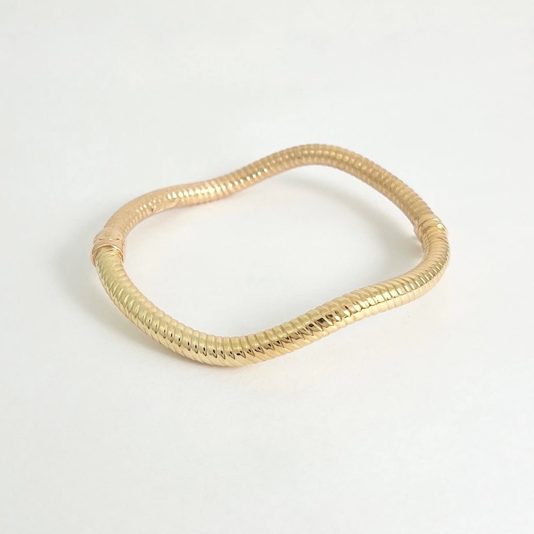 Vintage Italian Two-Tone Wavy Bangle Bracelet 14K Yellow Rose Gold, 8.64 Grams - 3