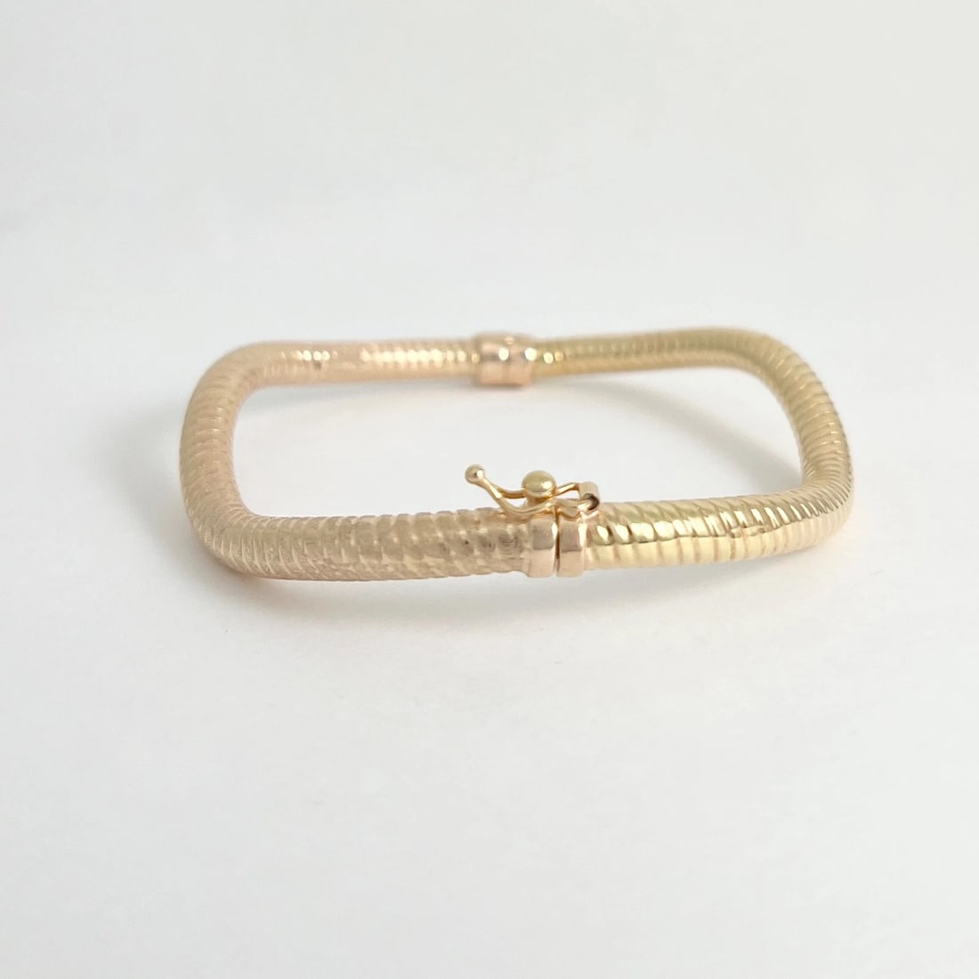 Vintage Italian Two-Tone Wavy Bangle Bracelet 14K Yellow Rose Gold, 8.64 Grams - 4