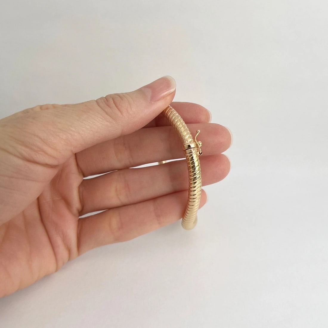 Vintage Italian Two-Tone Wavy Bangle Bracelet 14K Yellow Rose Gold, 8.64 Grams - 7