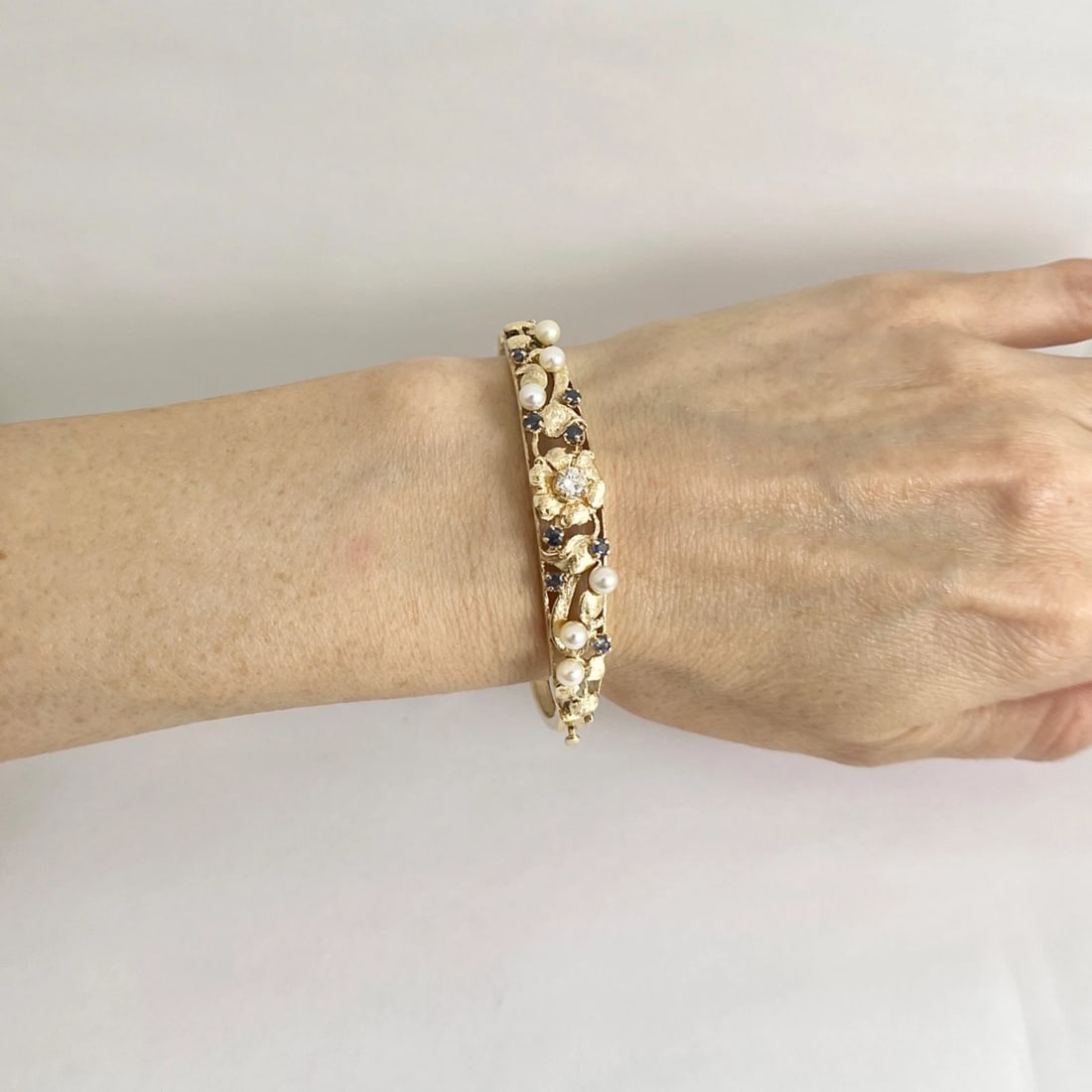 Vintage 1950's Diamond Pearl Sapphire Bangle Bracelet 14K Yellow Gold, 13.97 Gr - 3
