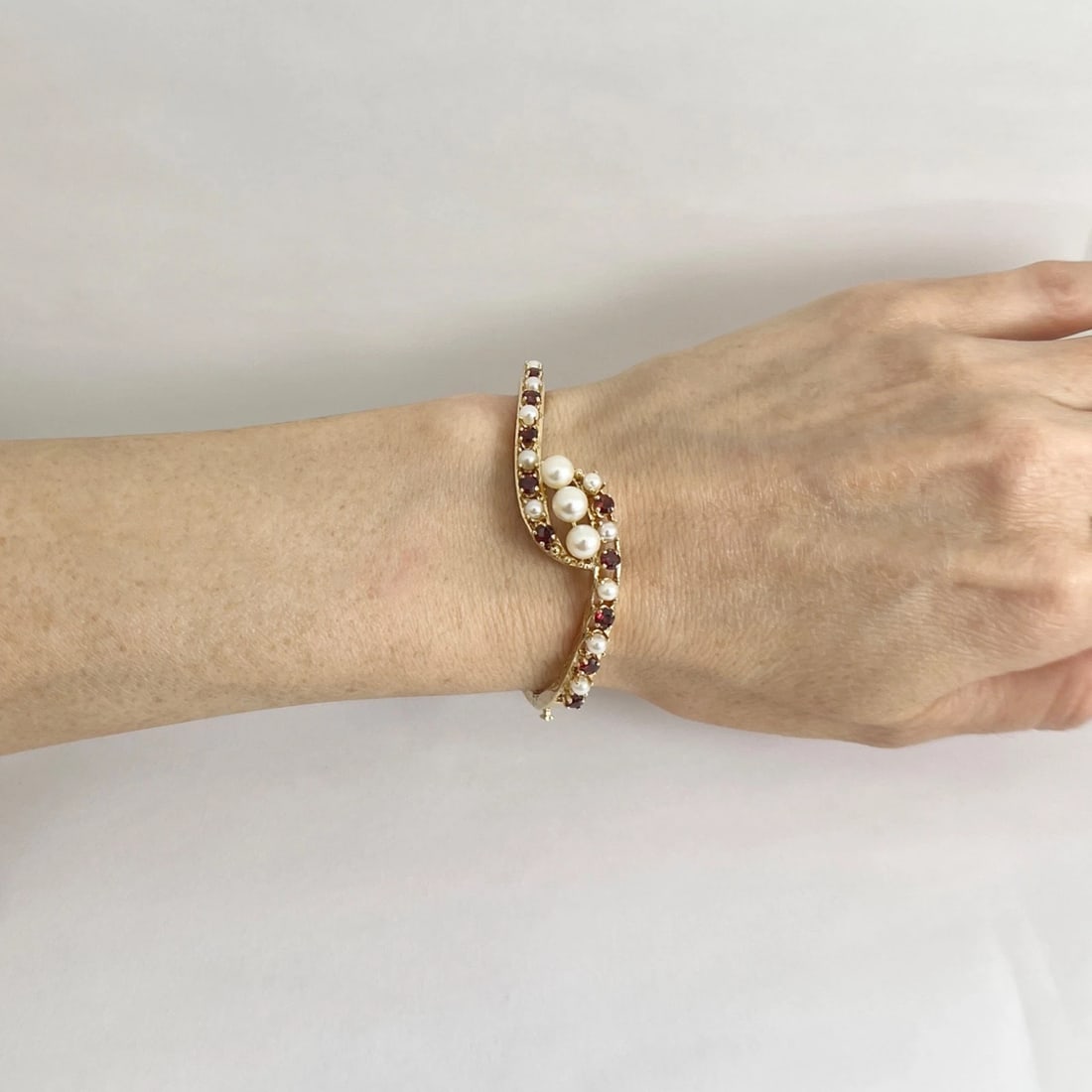 Vintage 1940's Pearl Garnet Filigree Bangle Bracelet 12K Yellow Gold, 13.17 Gram - 3