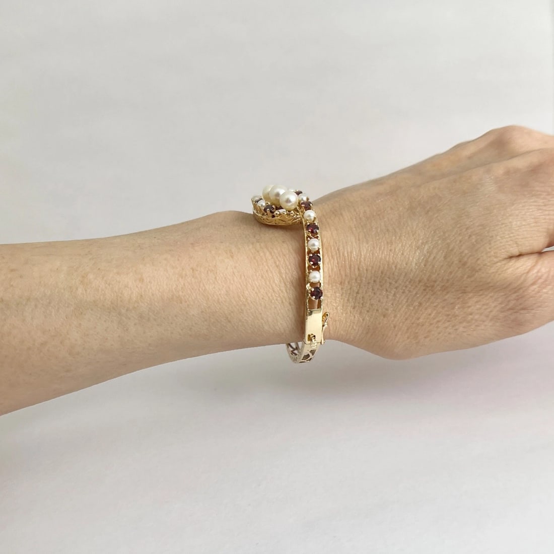 Vintage 1940's Pearl Garnet Filigree Bangle Bracelet 12K Yellow Gold, 13.17 Gram - 4