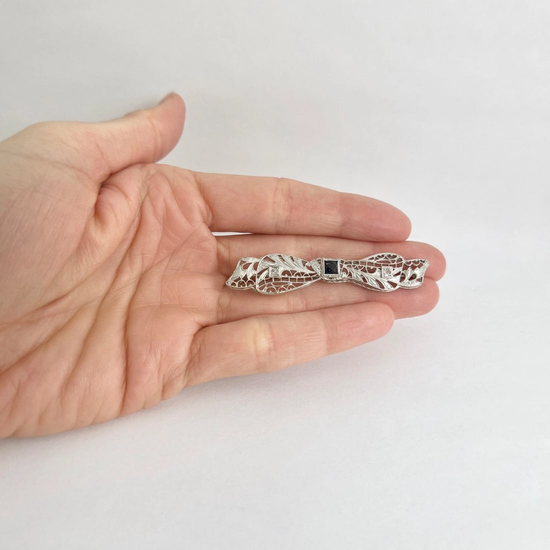 Antique Sapphire Diamond Filigree Ribbon Brooch Pin 14K White Gold, 4.92 Grams - 2
