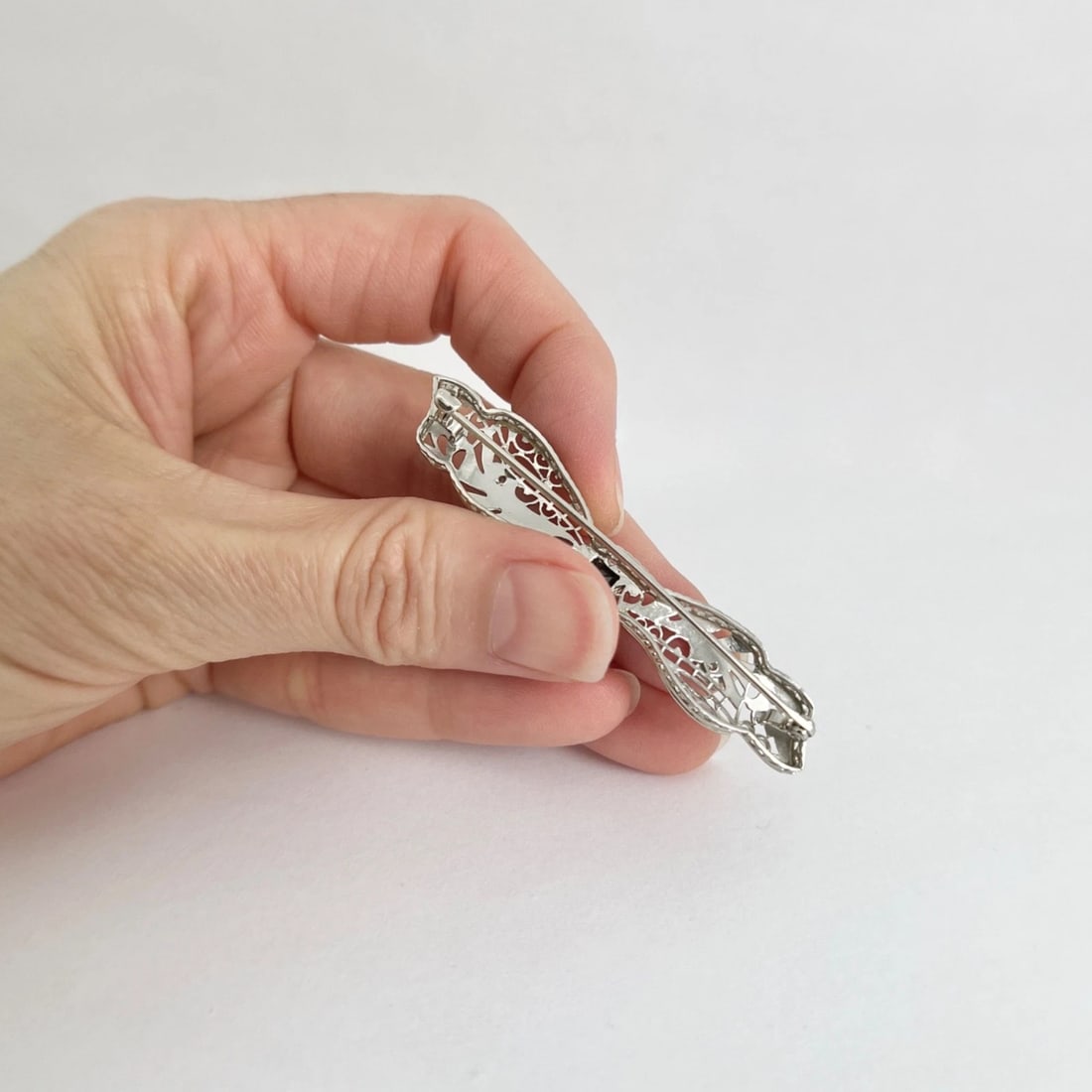 Antique Sapphire Diamond Filigree Ribbon Brooch Pin 14K White Gold, 4.92 Grams - 4