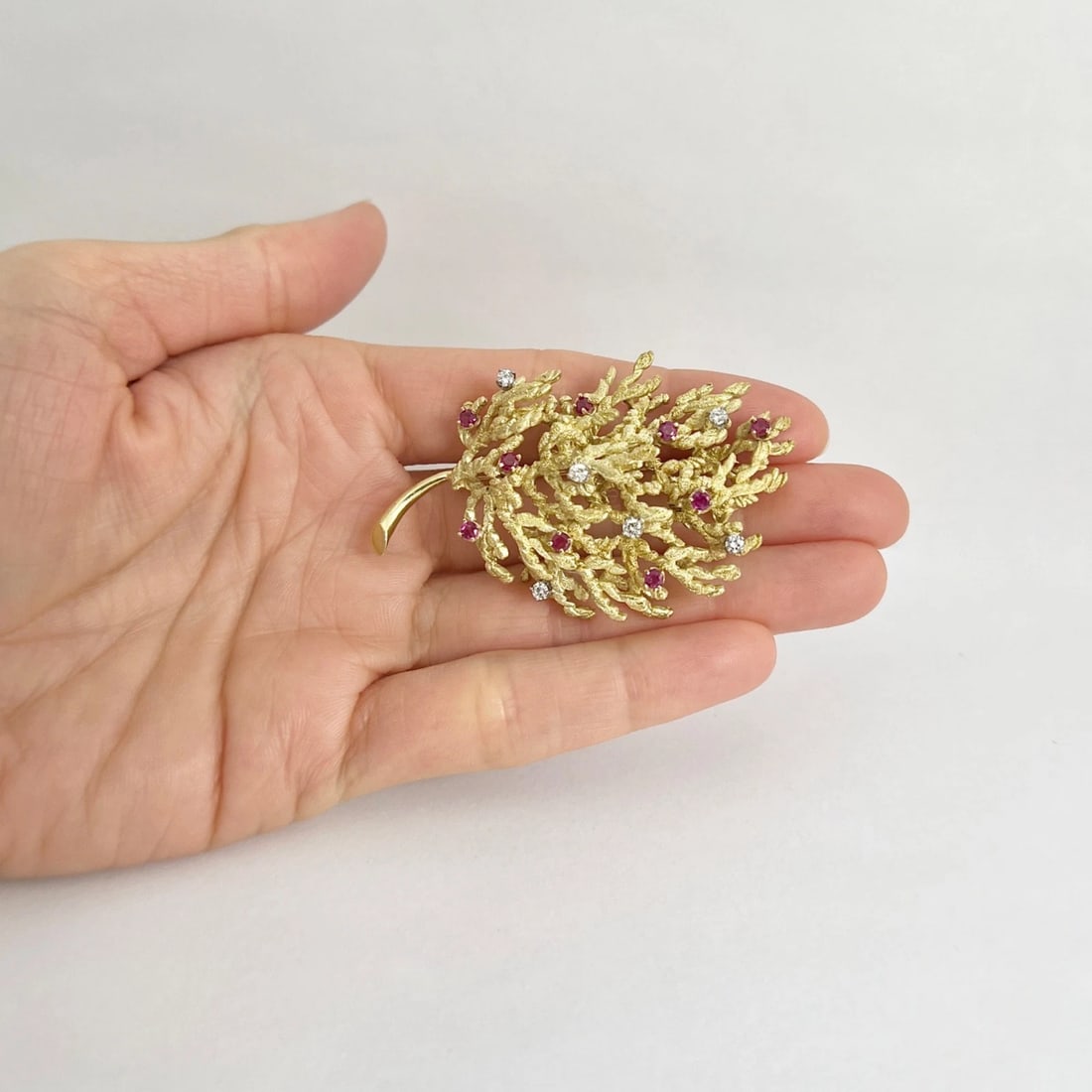 Vintage 1960's Ruby Diamond Textured Branch Brooch Pin 18K Yellow Gold, 24.39 Gr - 2