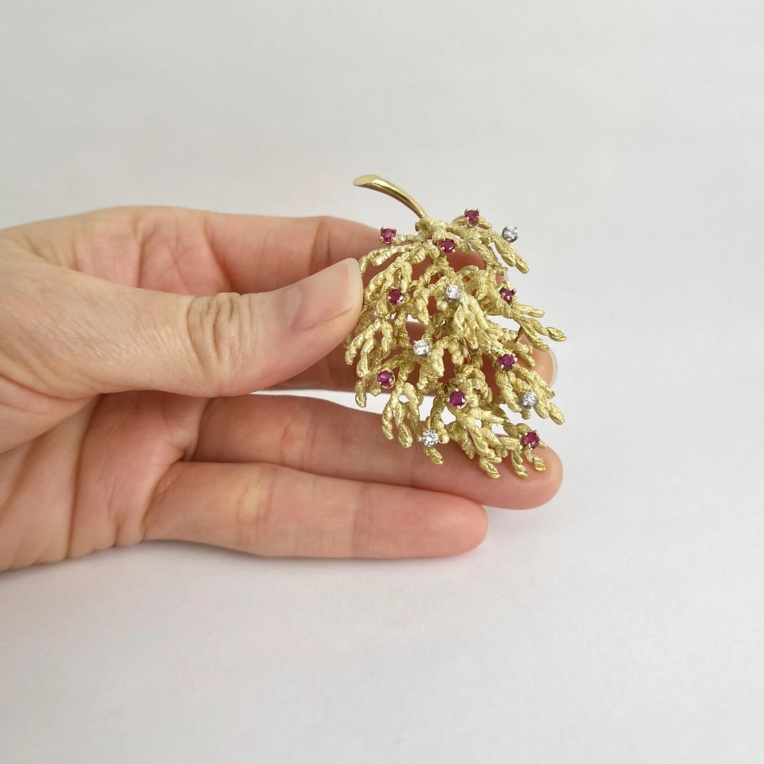 Vintage 1960's Ruby Diamond Textured Branch Brooch Pin 18K Yellow Gold, 24.39 Gr - 3