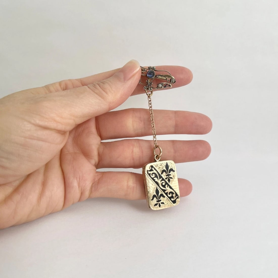 Vintage Victorian Revival Enameled Locket Brooch Pin 12K Yellow Gold, 7.81 Grams - 2