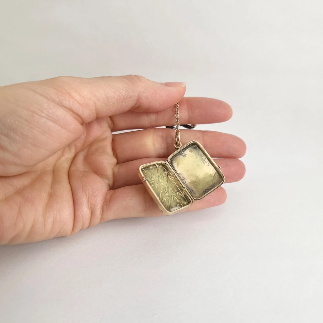 Vintage Victorian Revival Enameled Locket Brooch Pin 12K Yellow Gold, 7.81 Grams - 3