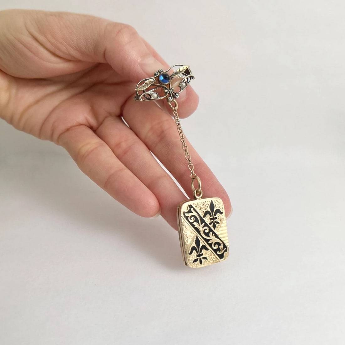 Vintage Victorian Revival Enameled Locket Brooch Pin 12K Yellow Gold, 7.81 Grams - 4