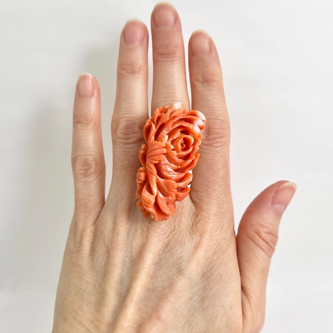 Vintage 1960's Carved Coral Flower Floral Long Ring 14K Yellow Gold, 23.71 Grams - 3