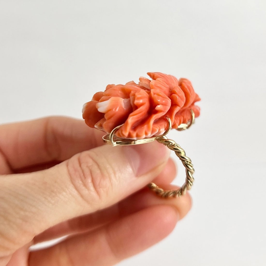 Vintage 1960's Carved Coral Flower Floral Long Ring 14K Yellow Gold, 23.71 Grams - 7
