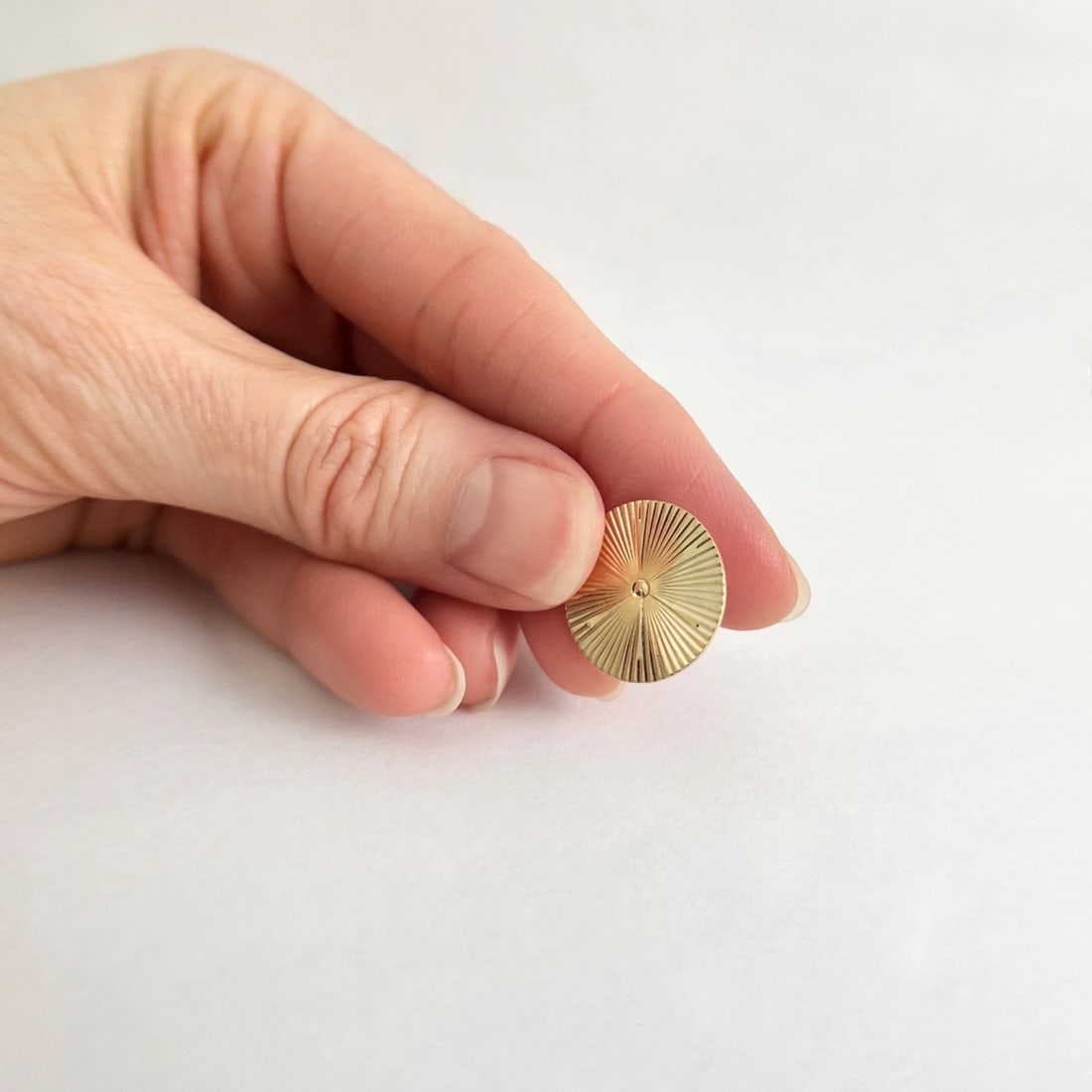 Vintage 1960's Fluted Round Disc Pin Tie Tack 14K Yellow Gold, 1.49 Grams - 4