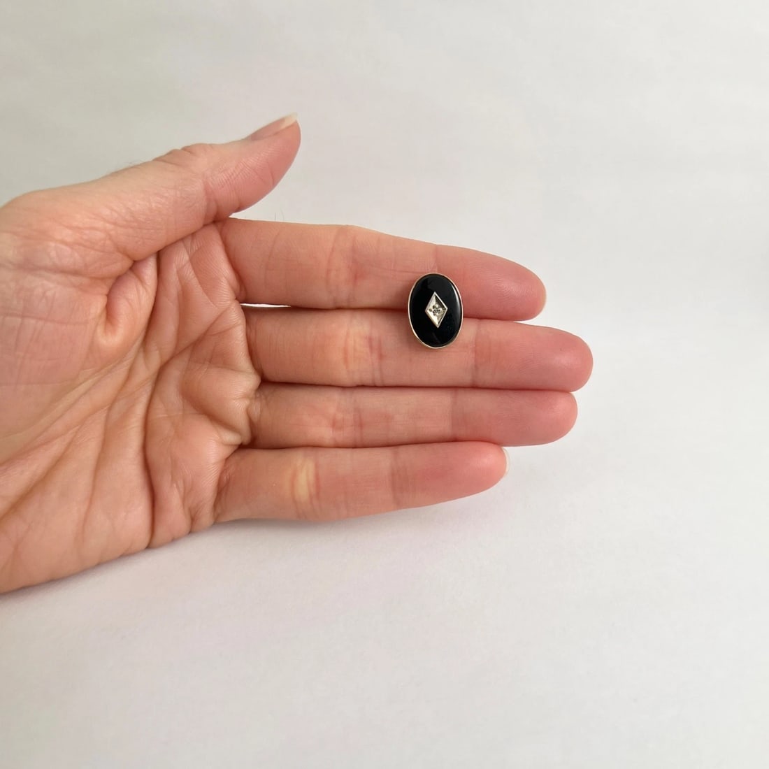 Vintage Oval Black Onyx Diamond Pin Tie Tack 14K Yellow Gold, 1.59 Grams - 2