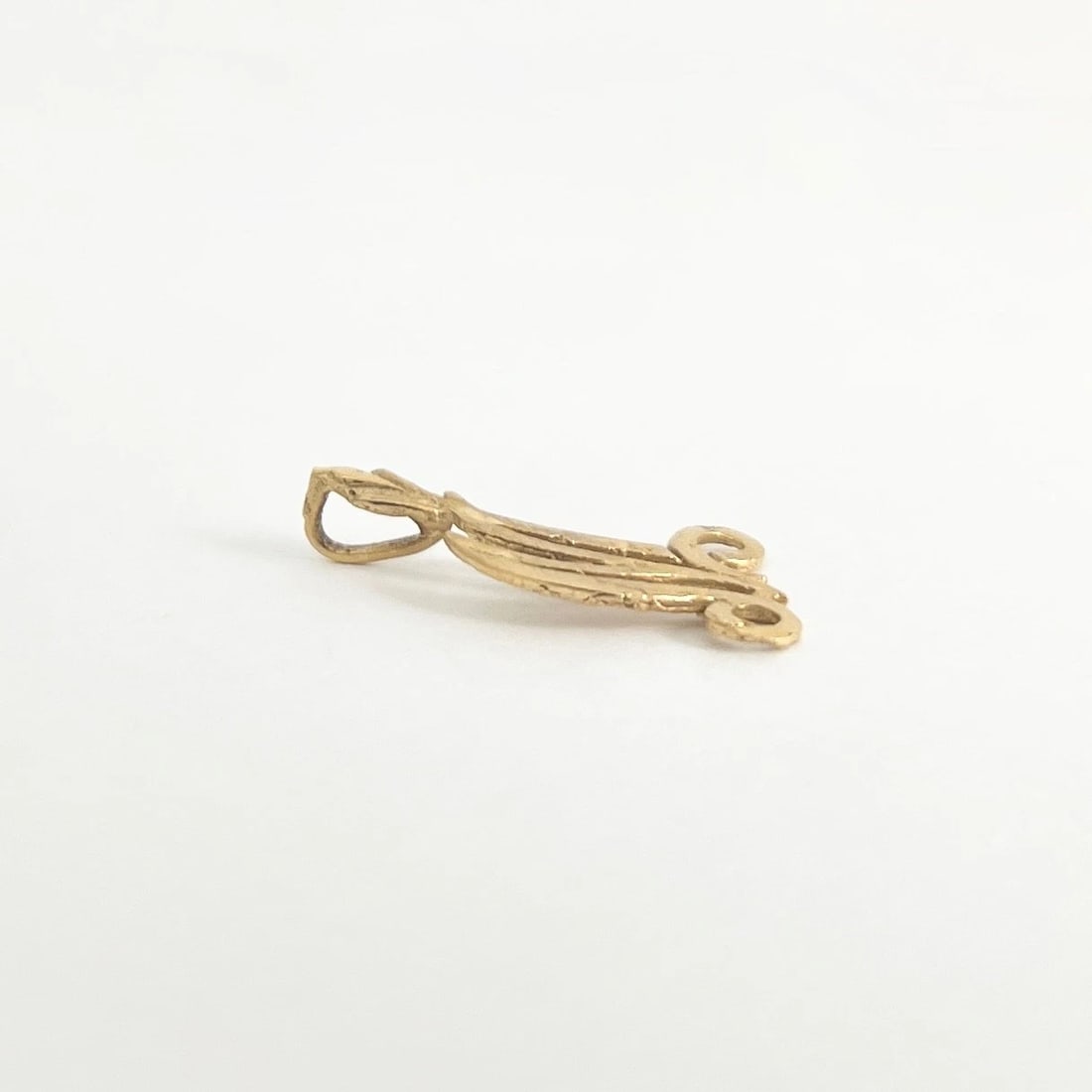 Vintage 1980's Letter M Initial Necklace Pendant Charm 14K Yellow Gold, .74 Gram - 5