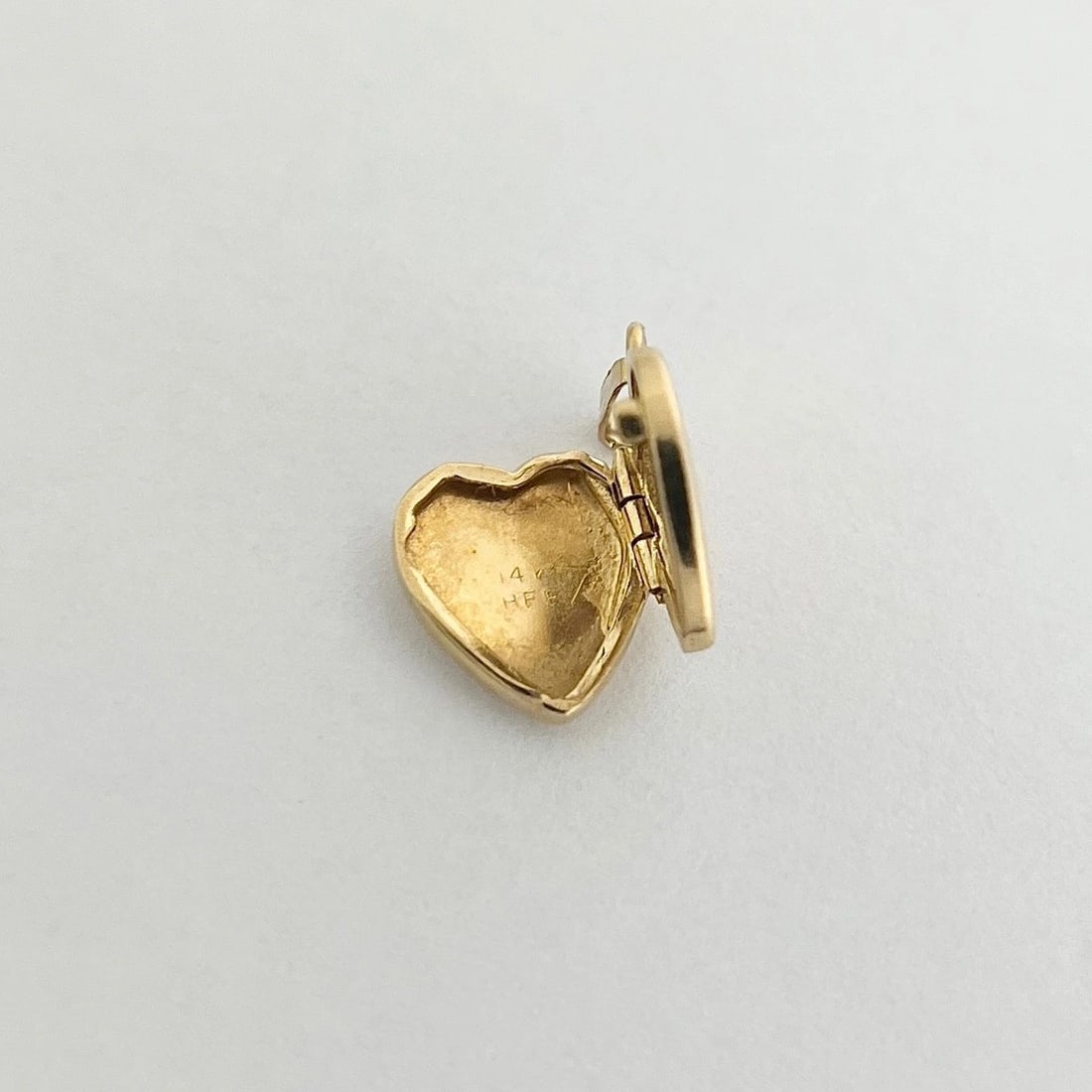 Vintage 1940's Small Heart Locket Necklace Pendant 14K Yellow Gold, .76 Grams - 7