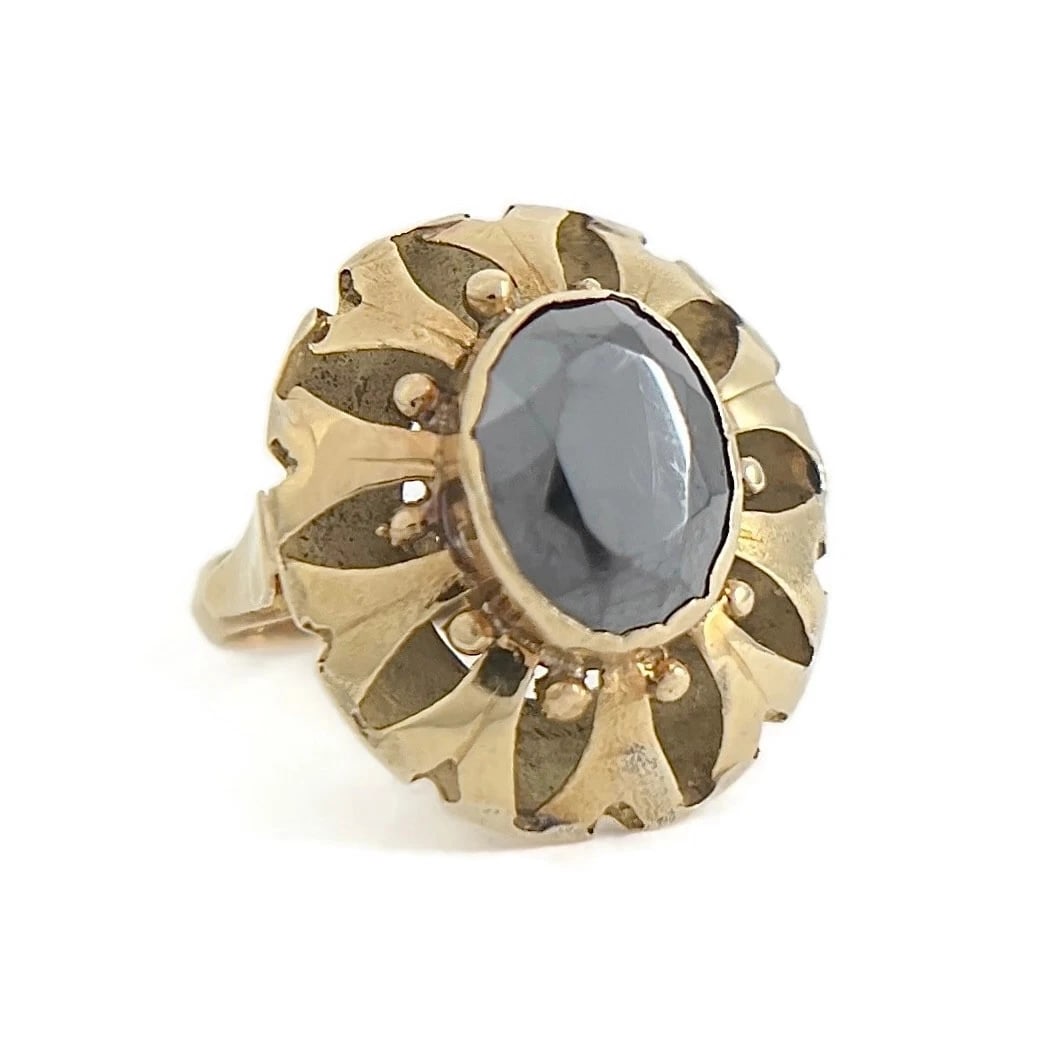 Vintage 1940's Oval Hematite Filigree Cocktail Ring 16K Yellow Gold, 3.06 Grams: Title: Vintage 1940's Oval Hematite Filigree Cocktail Ring 16K Yellow Gold, 3.06 Grams Description: Vintage 1940's Oval Hematite Filigree Cocktail Ring 16K Yellow Gold, 3.06 Grams This is such a