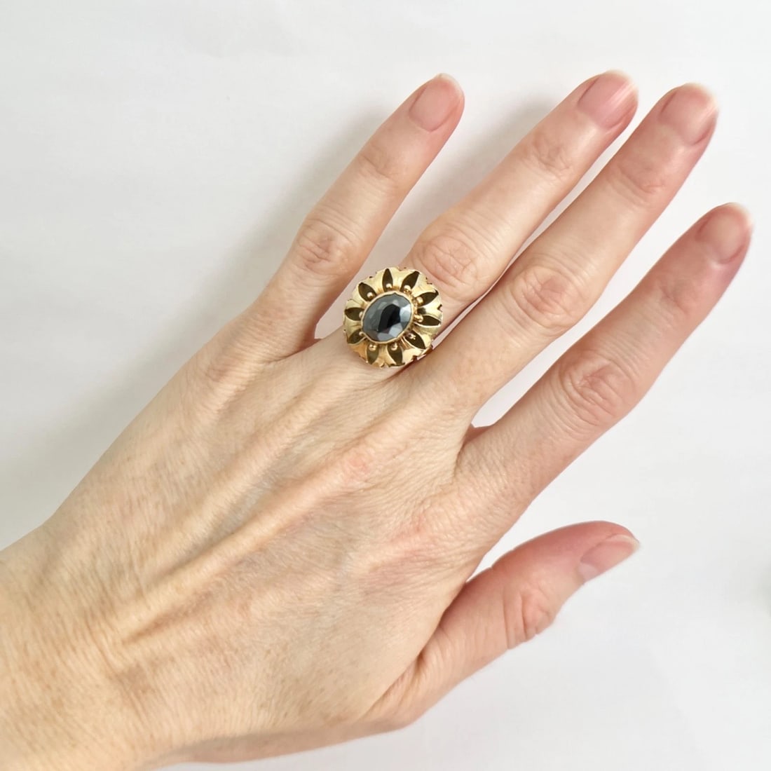 Vintage 1940's Oval Hematite Filigree Cocktail Ring 16K Yellow Gold, 3.06 Grams - 3