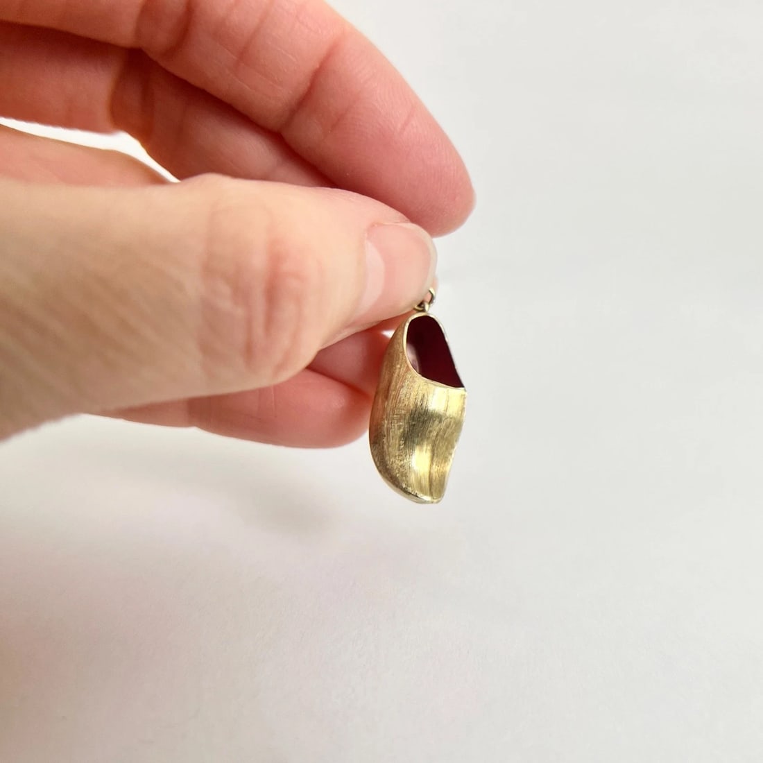 Vintage 1940's Dutch Shoe Clog Klomp Red Enamel Charm 14K Yellow Gold, 1.19 Gram - 2