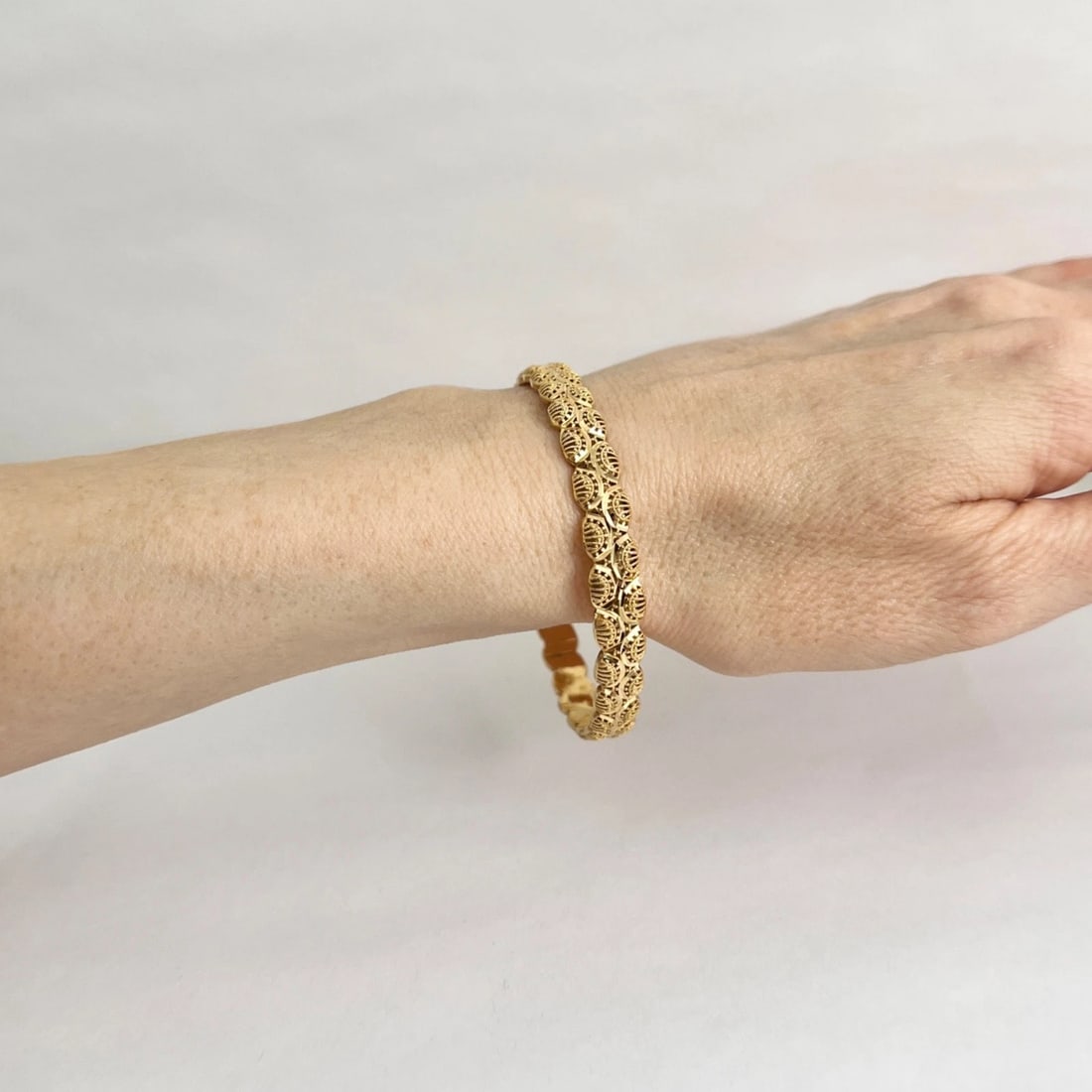 Vintage Filigree Ornate Bangle Bracelet 21K Yellow Gold, 10.70 Grams - 5