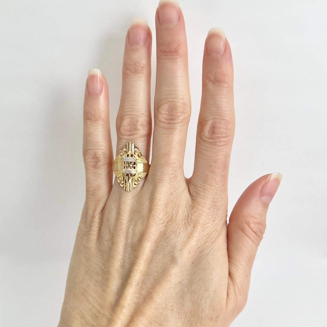 Vintage Filigree Textured Statement Ring 15K Yellow Gold, 2.10 Grams - 2