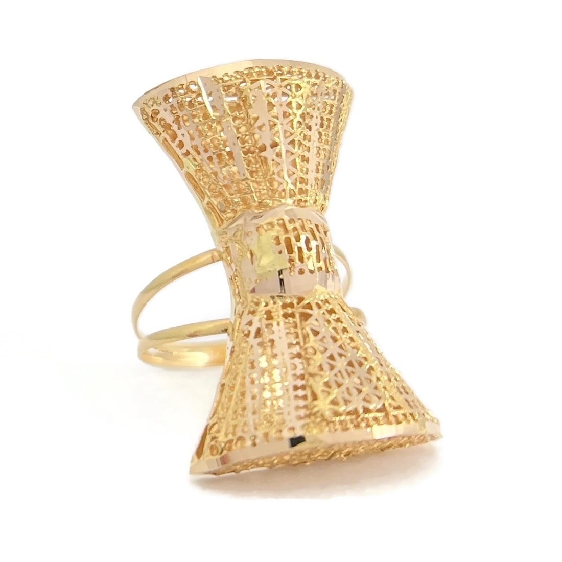 Vintage Long Filigree Bow Statement Ring 19K Yellow Gold, 5.32 Grams: Title: Vintage Long Filigree Bow Statement Ring 19K Yellow Gold, 5.32 Grams Description: Vintage Long Filigree Bow Statement Ring 19K Yellow Gold, 5.32 Grams Make a statement with this unique ring!