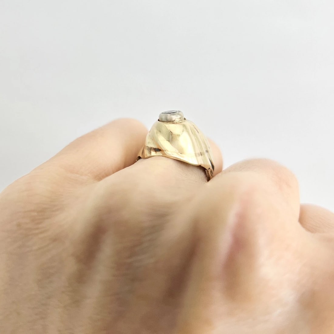 Vintage Finger Fit Diamond Bezel Shell Statement Ring 14K Yellow Gold, 7.23 Gram - 4