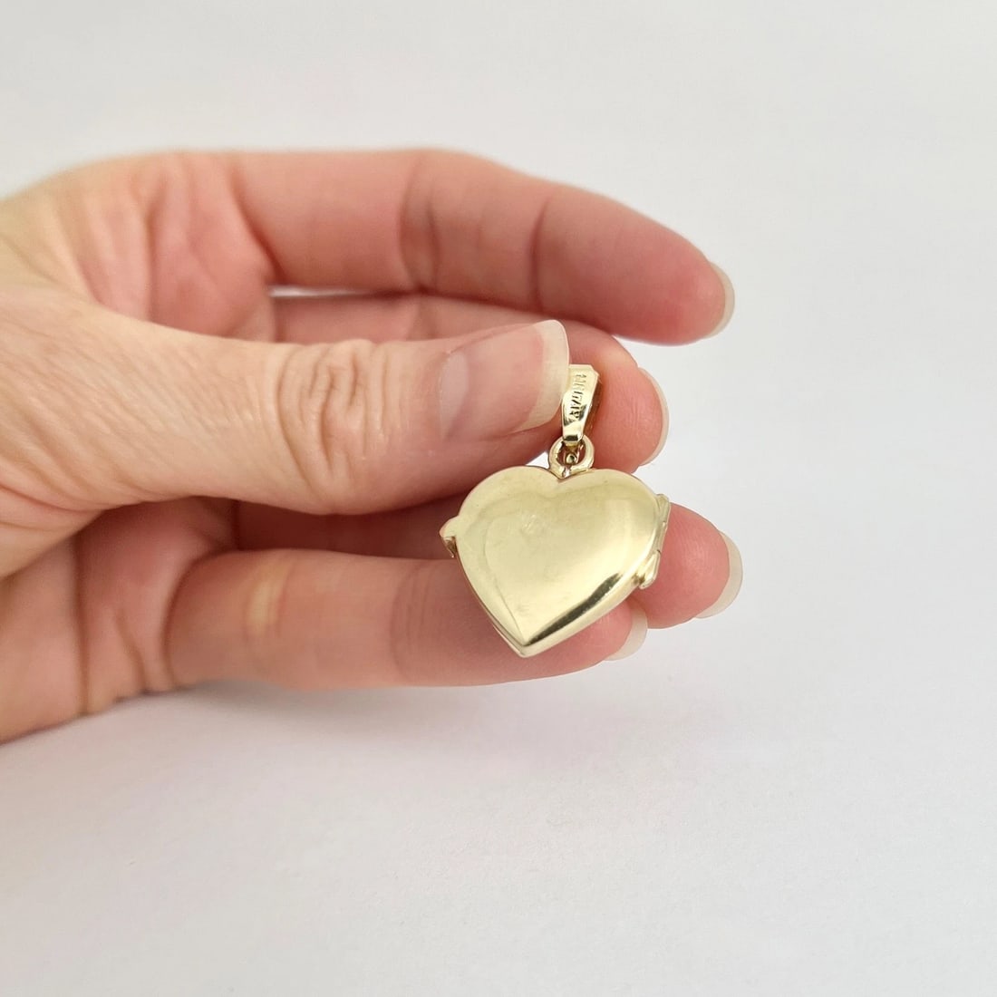 Vintage Italian Heart Photo Locket Necklace Pendant 14K Yellow Gold, 4.62 Grams - 5
