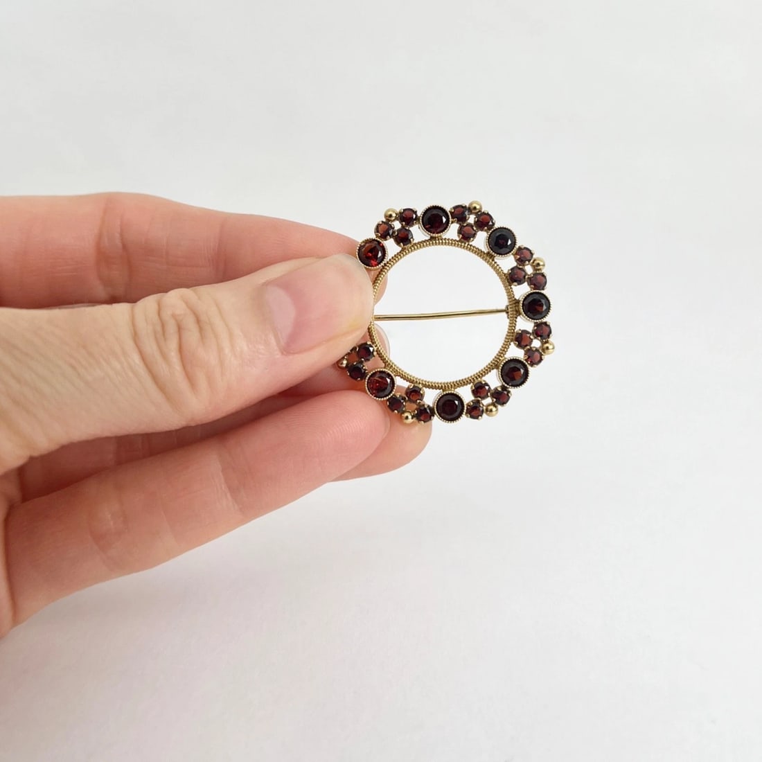 Vintage Garnet Gemstone Circle Brooch Pin 14K Yellow Gold, 5.20 Grams - 3