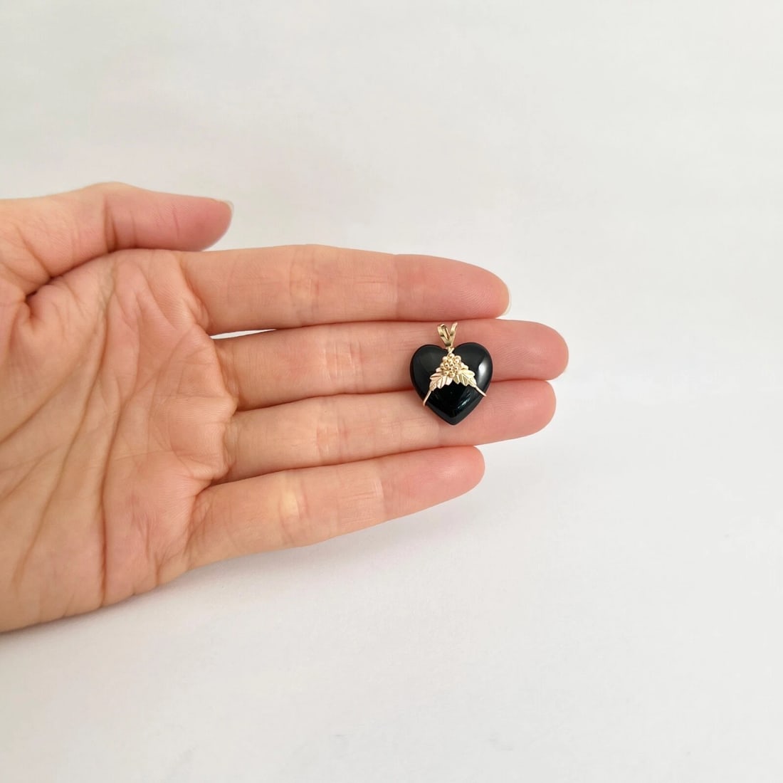Vintage 1970's Black Lucite Heart Grape Charm Pendant 10K Yellow Gold, 1.85 Gram - 2
