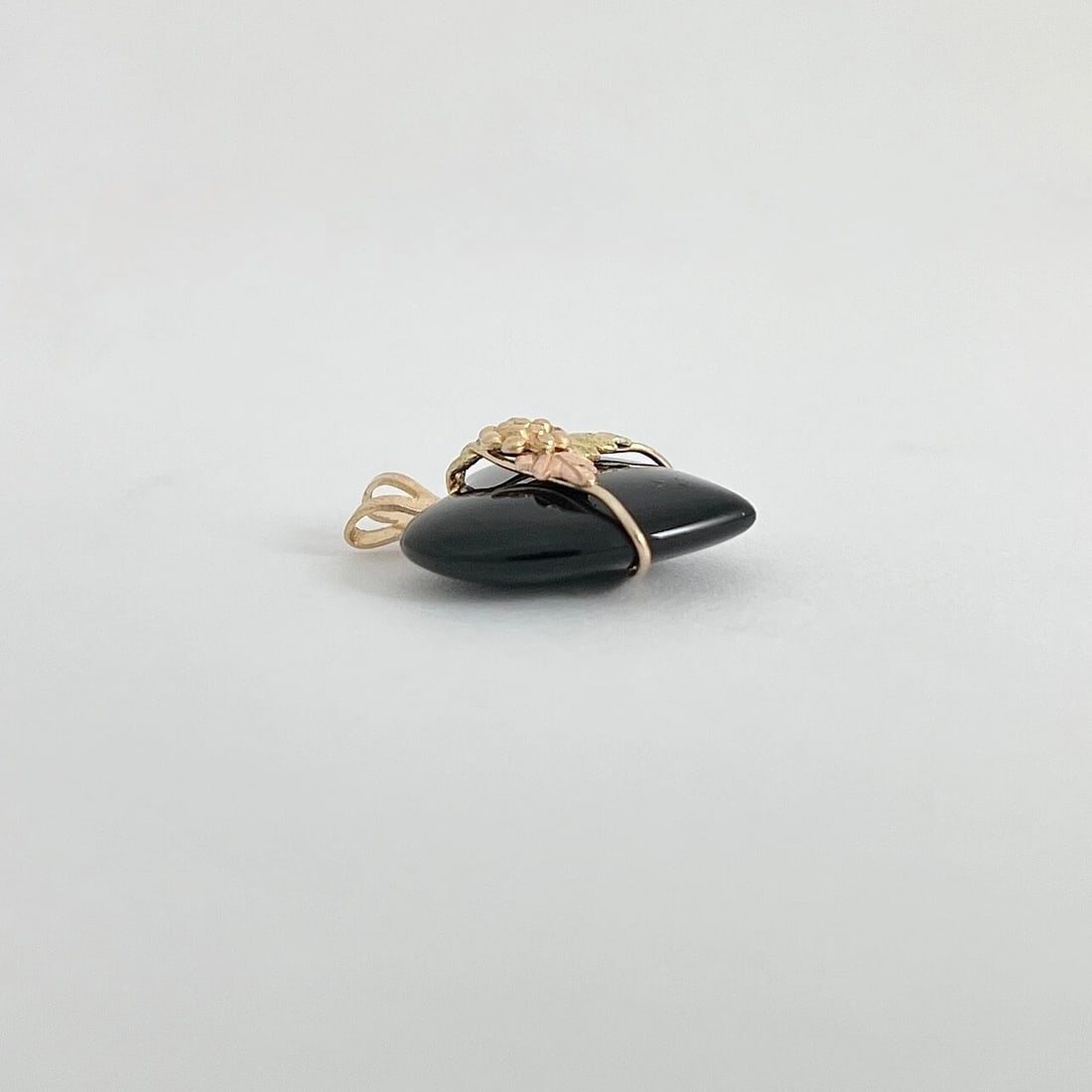 Vintage 1970's Black Lucite Heart Grape Charm Pendant 10K Yellow Gold, 1.85 Gram - 5