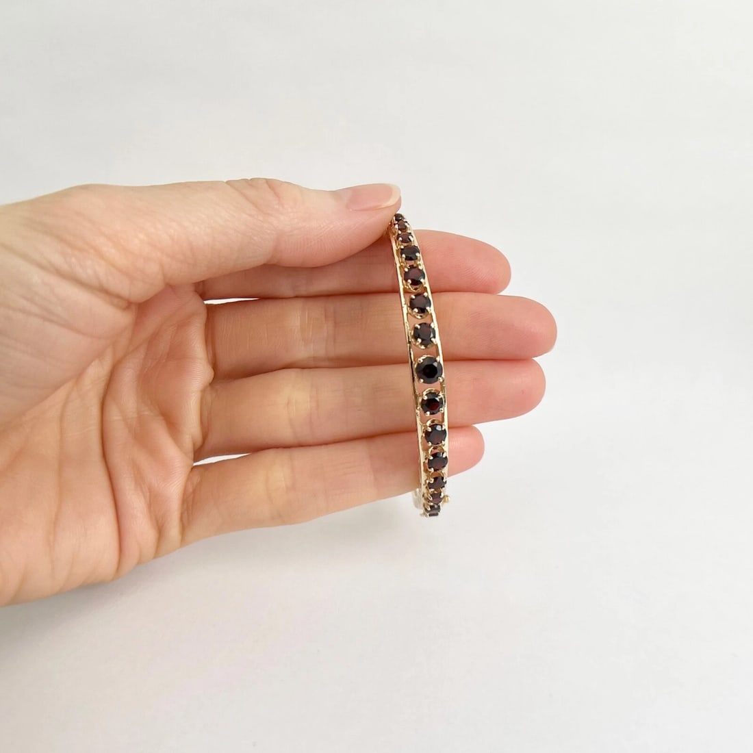 Vintage Garnet Gemstone Filigree Bangle Bracelet 14K Yellow Gold, 11.06 Grams - 2