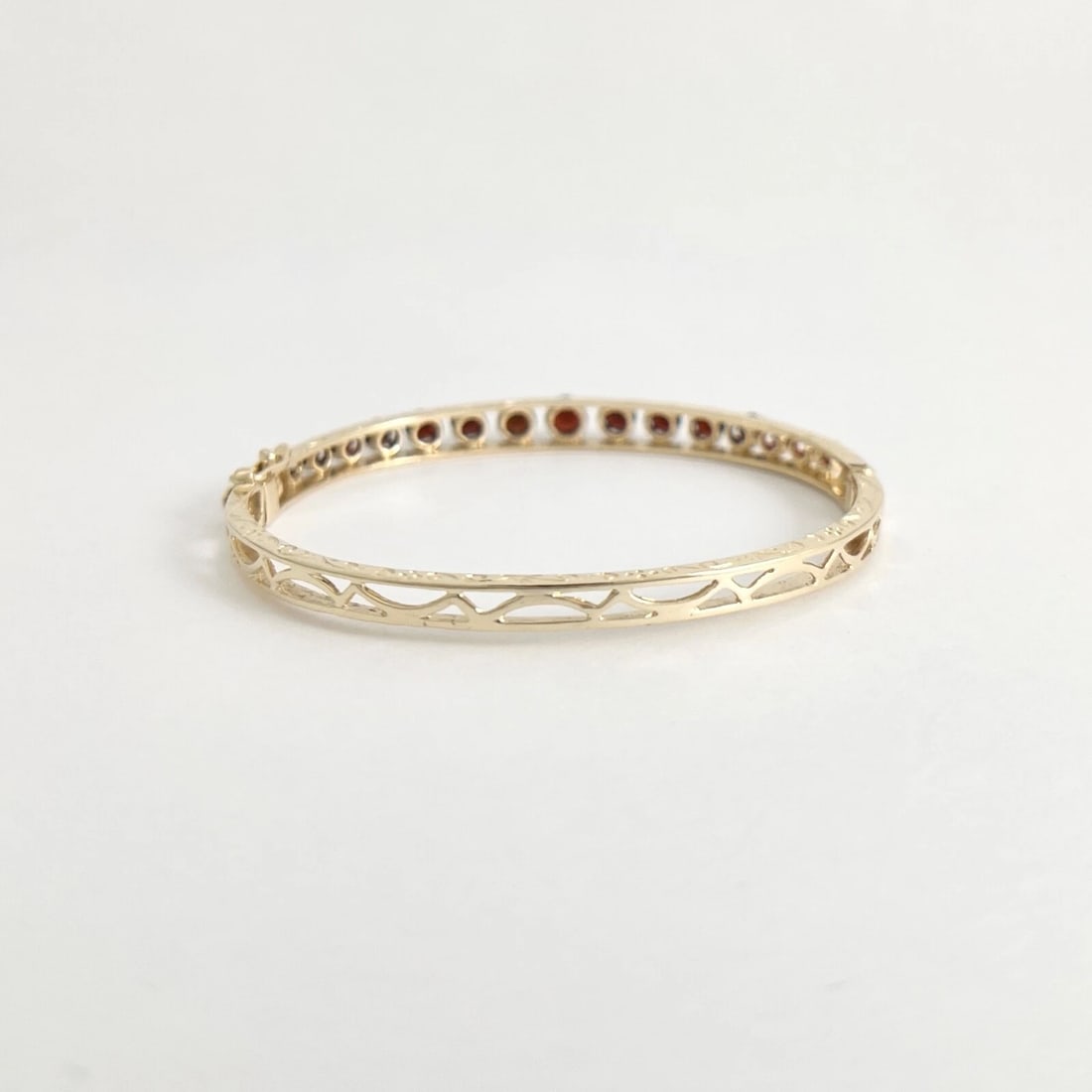 Vintage Garnet Gemstone Filigree Bangle Bracelet 14K Yellow Gold, 11.06 Grams - 7