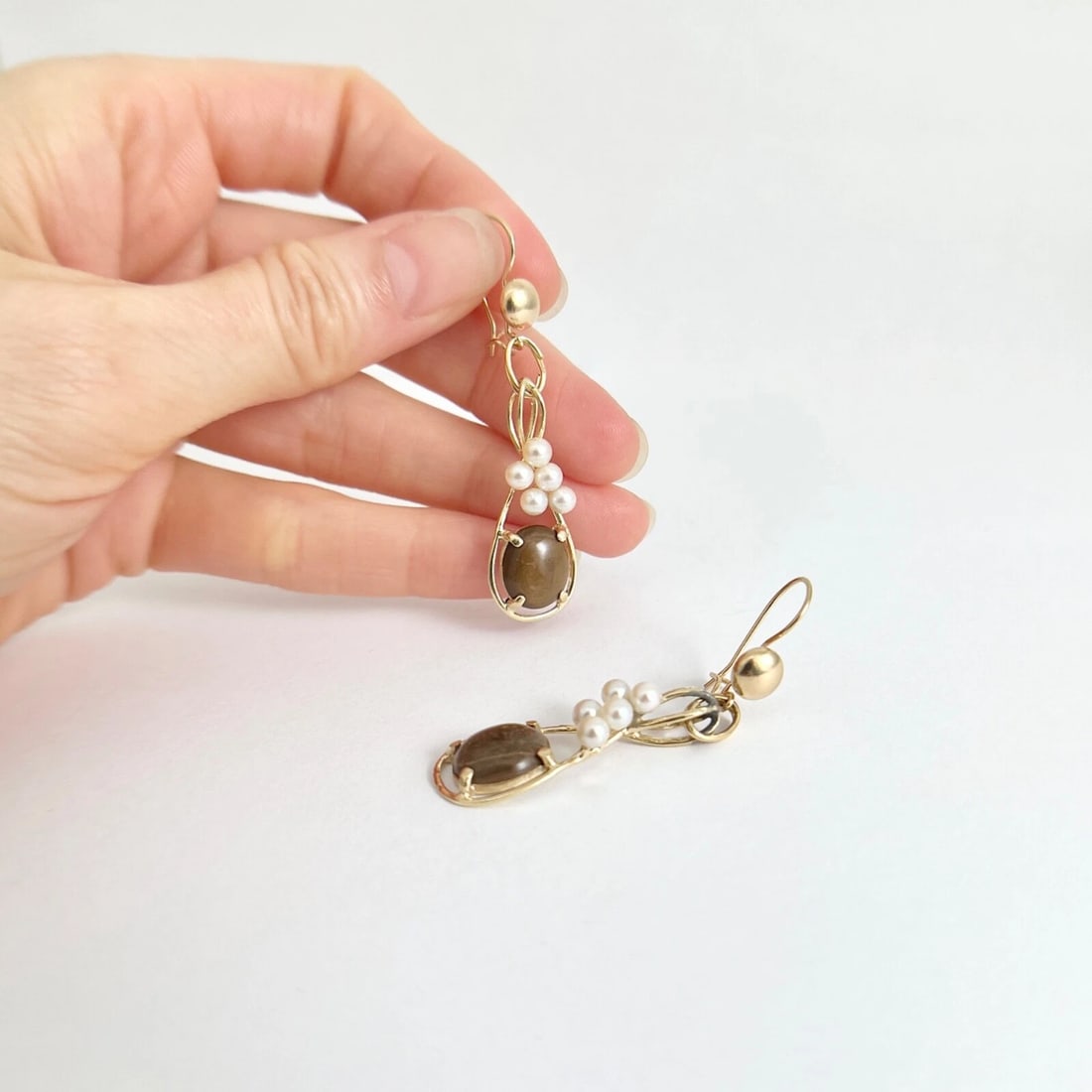 Vintage Oval Brown Jade Pearl Dangle Drop Earrings 14K Yellow Gold, 5.57 Grams - 2