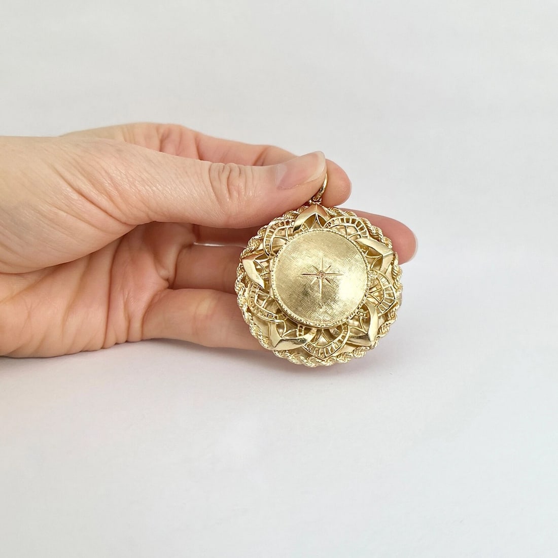 Vintage 1960's Filigree Folding Picture Locket Pendant 14K Yellow Gold, 28.27 Gr - 3