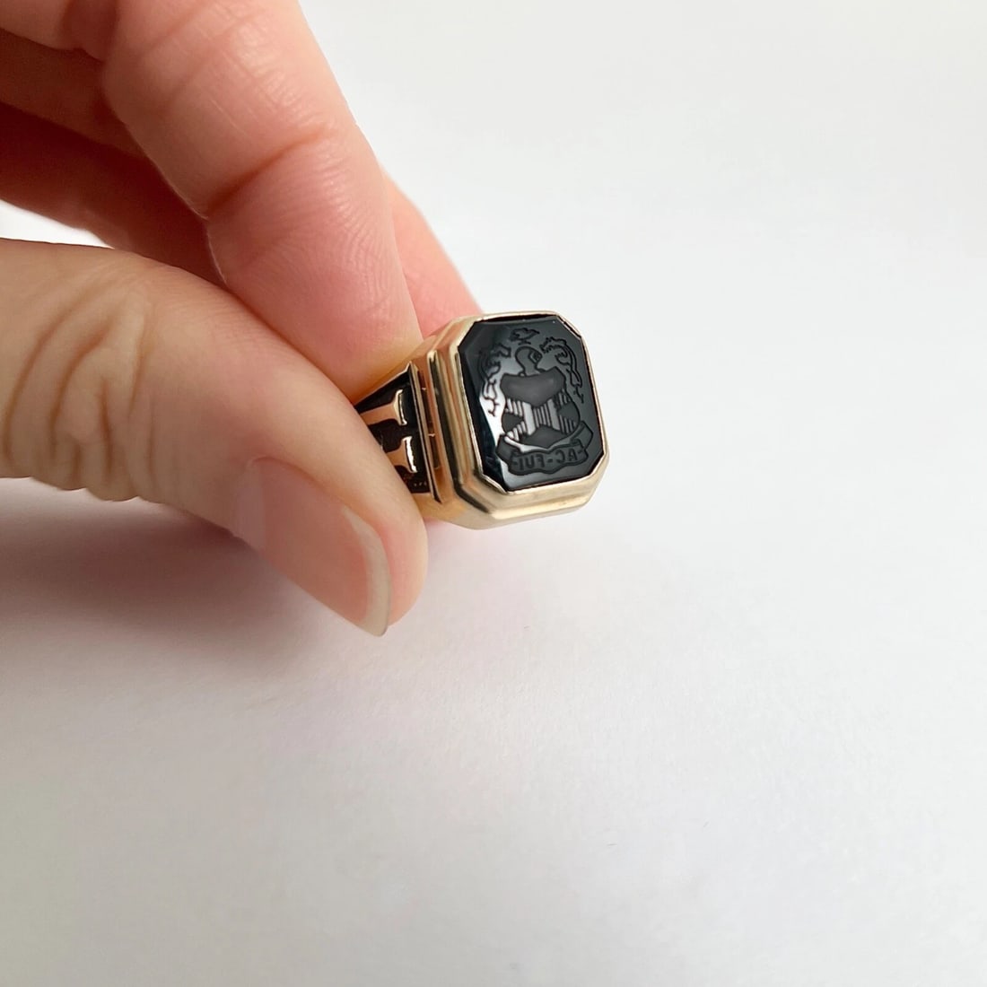Vintage 1981 Ursuline School NY Black Onyx Class Ring 10K Yellow Gold, 7.32 Gram - 2