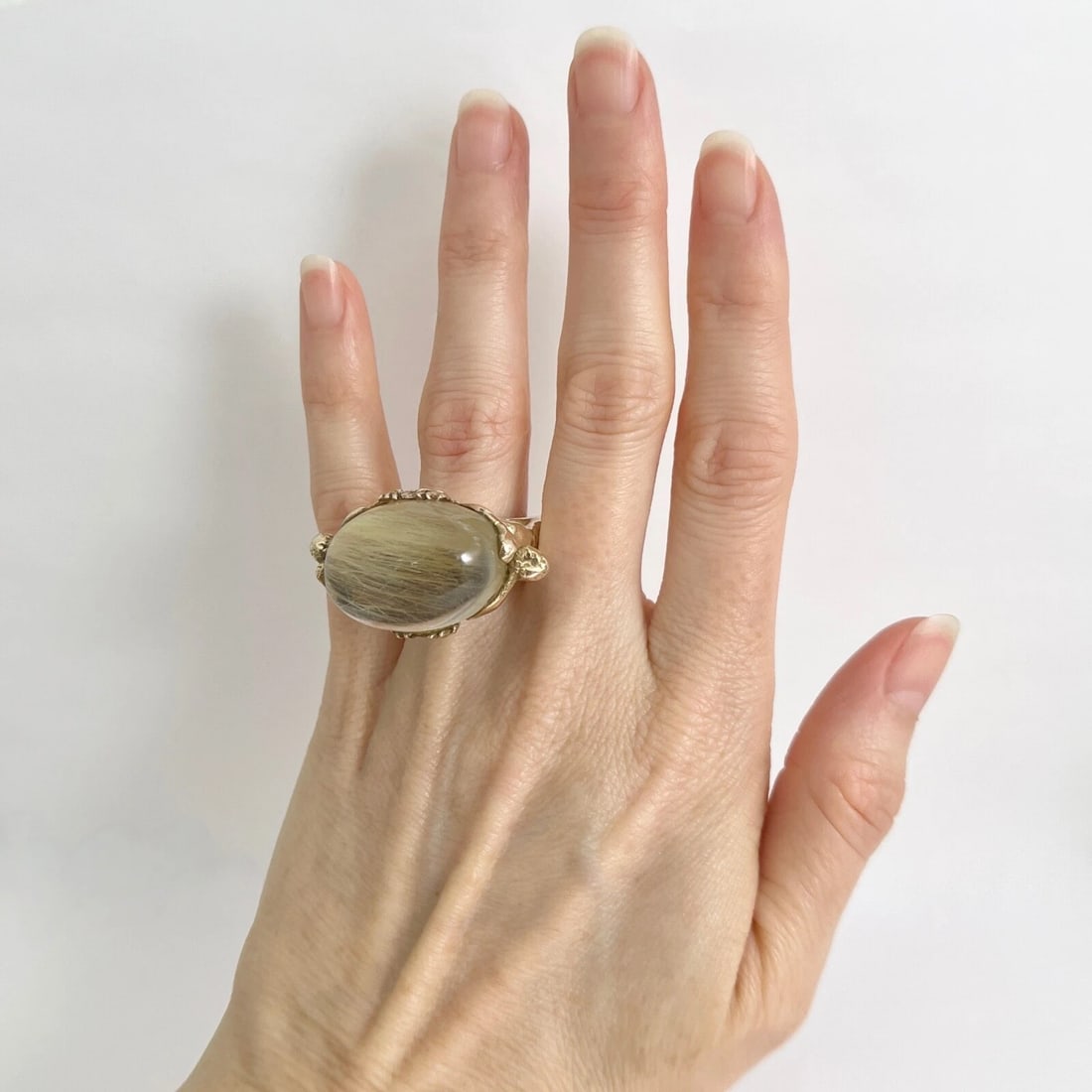 Vintage 1960's Pale Green Quartz Man Face Body Ring 13K Yellow Gold, 13.13 Grams - 4