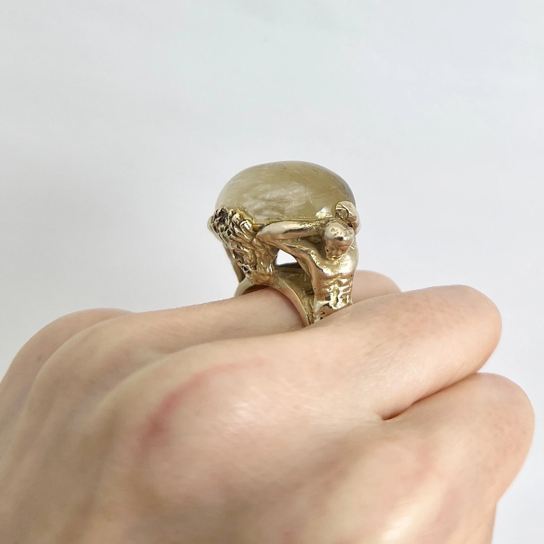 Vintage 1960's Pale Green Quartz Man Face Body Ring 13K Yellow Gold, 13.13 Grams - 7