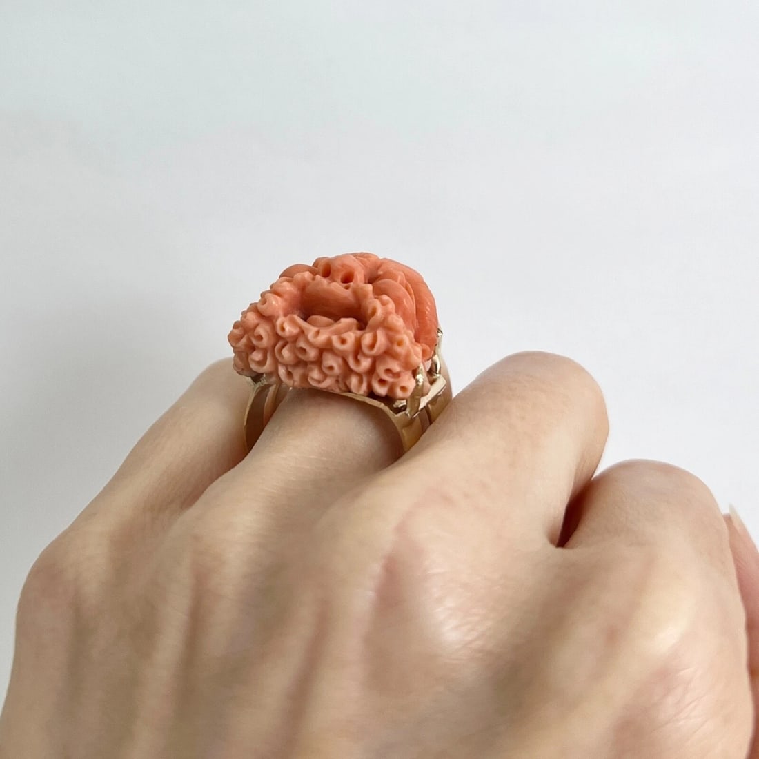 Vintage 1950's 1960's Carved Coral Man's Face Ring 14K Yellow Gold, 13.86 Grams - 5