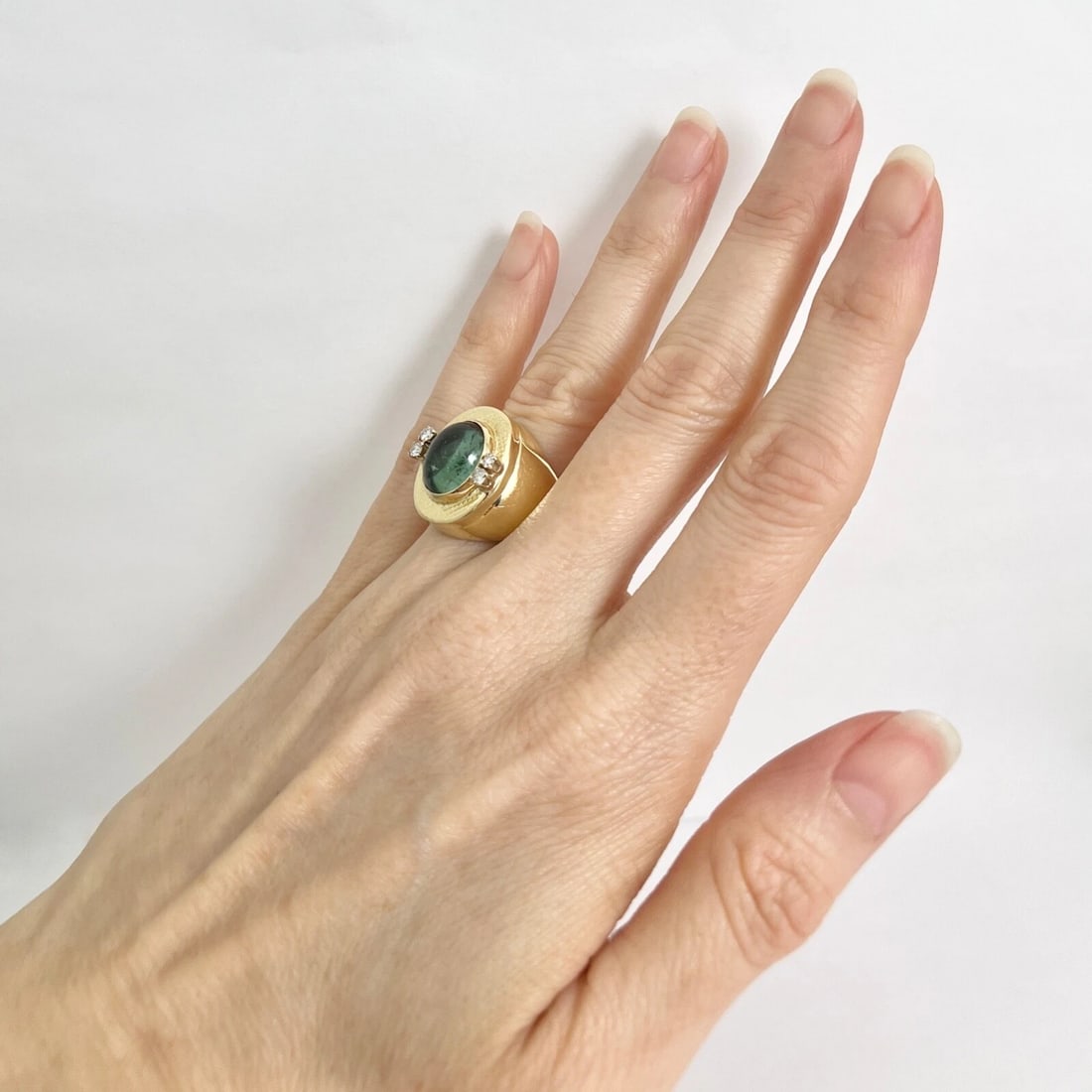Vintage 1960's Oval Green Tourmaline Diamond Ring 18K Yellow Gold, 9.40 Grams - 4