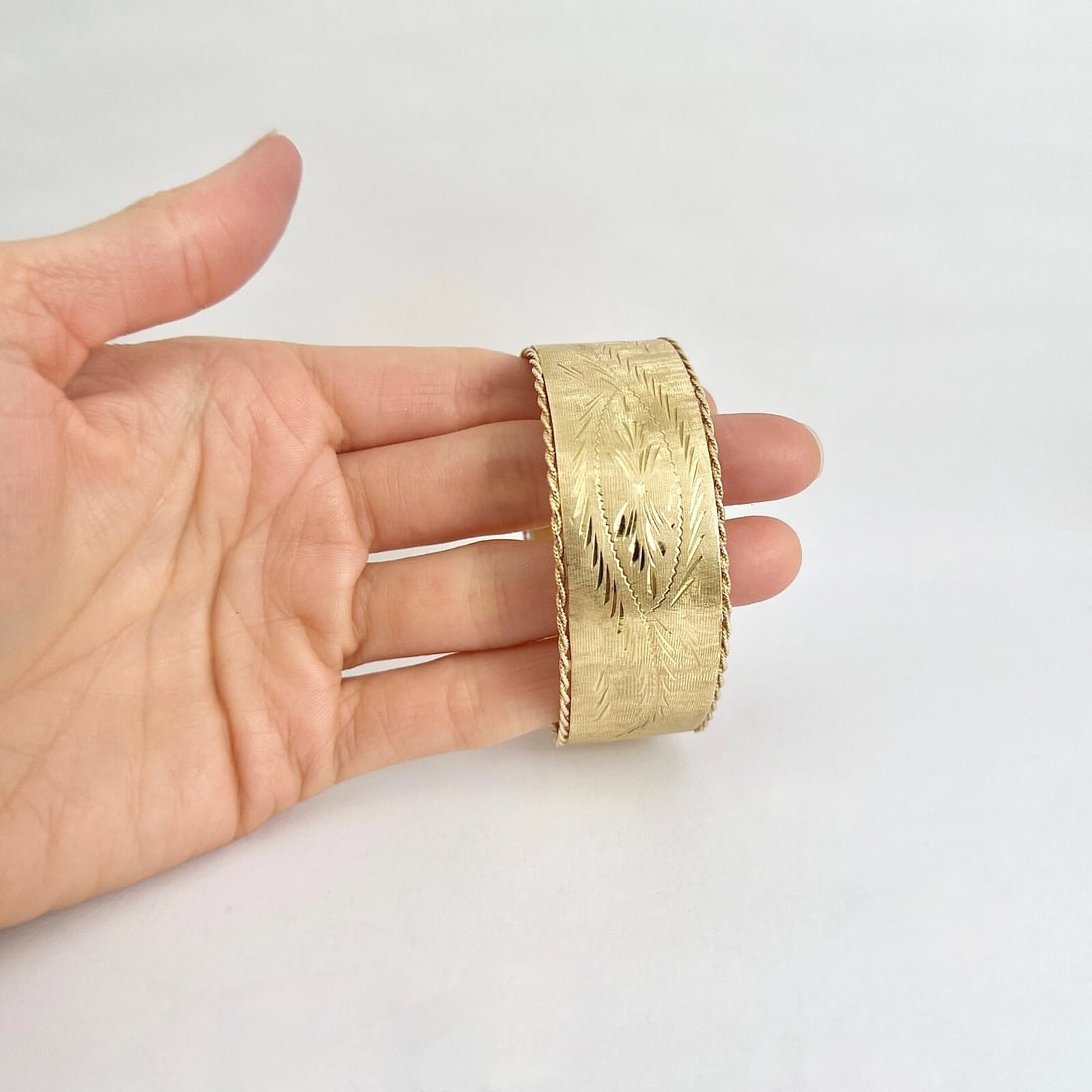 Vintage 1950's Wide Etched Rope Edge Bangle Bracelet 14K Yellow Gold, 34.66 Gram - 2