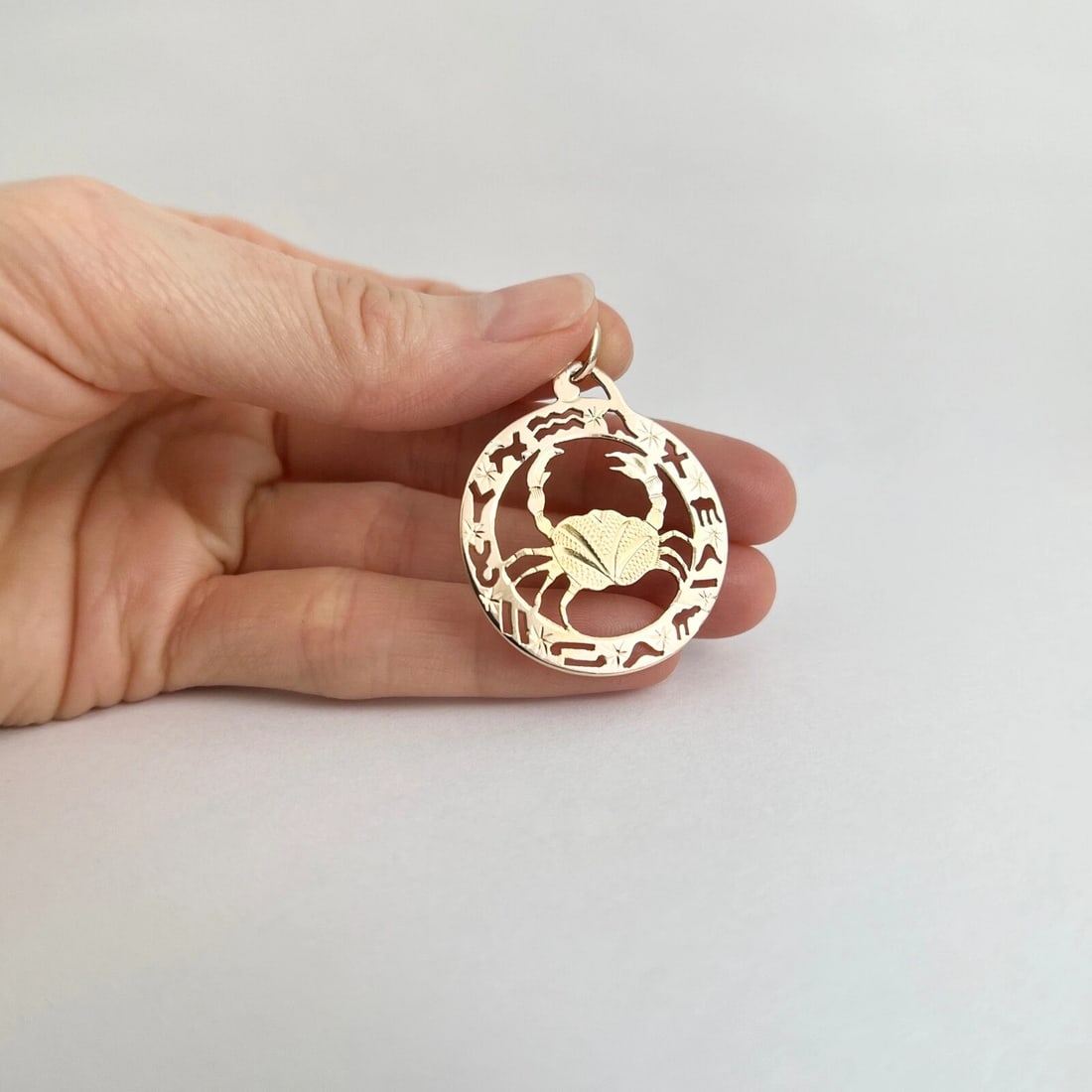 Vintage 1960's Round Crab Zodiac Necklace Pendant Charm 18K Rose Gold, 4.57 Gram - 2