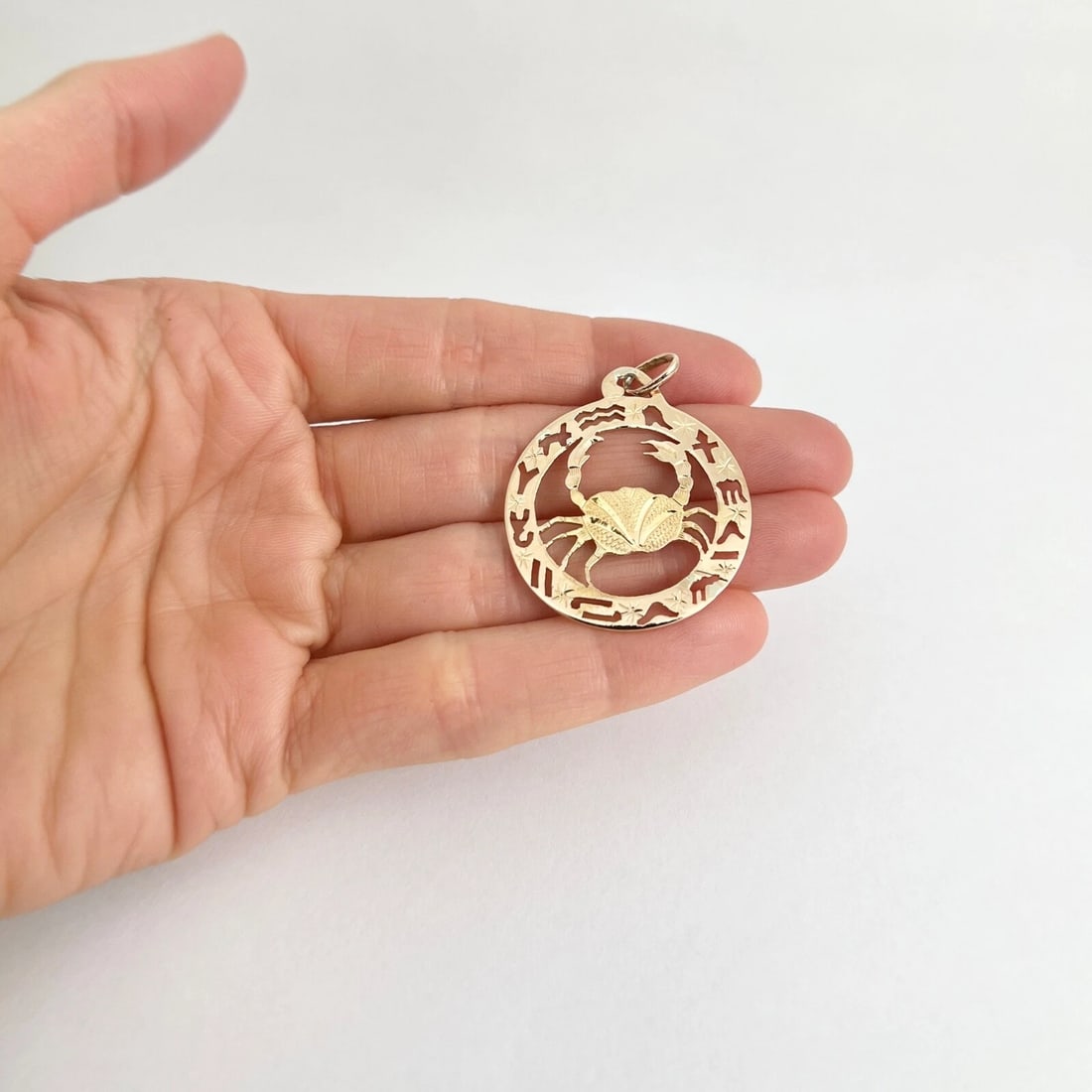 Vintage 1960's Round Crab Zodiac Necklace Pendant Charm 18K Rose Gold, 4.57 Gram - 4