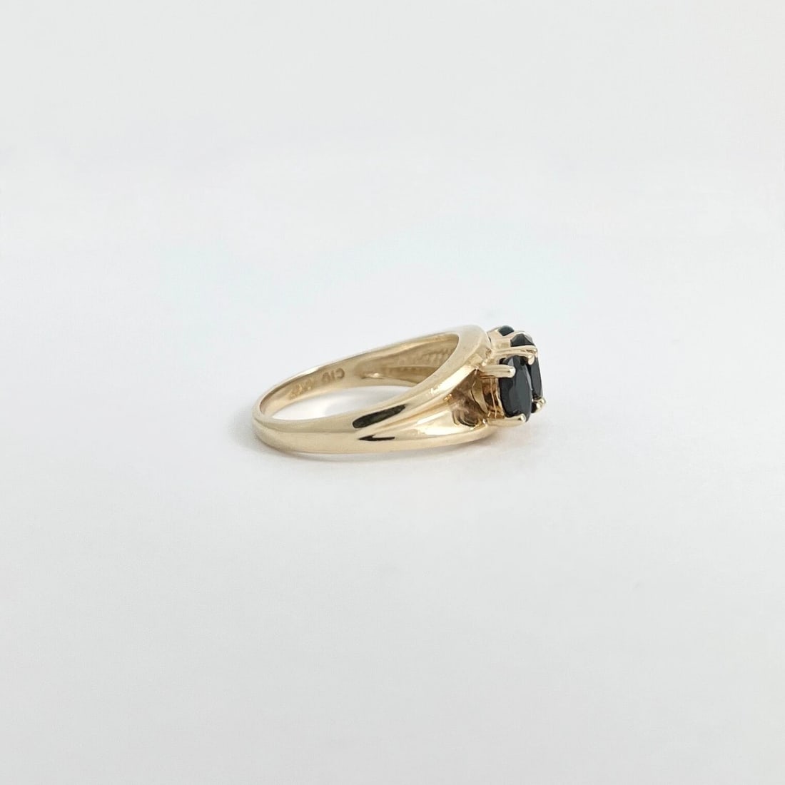 Vintage 3-Stone Oval Black Sapphire Statement Ring 10K Yellow Gold, 3.36 Gram - 6