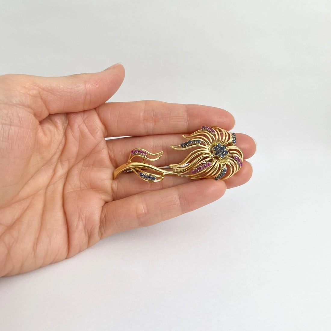 Vintage 1960's Sapphire Ruby Flower Brooch Pin 18K Yellow Gold, 12.49 Gr - 3