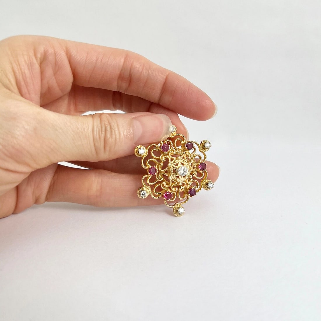 Vintage 1960's Ruby Diamond Filigree Necklace Pendant 14K Yellow Gold 6.97 Gr - 2