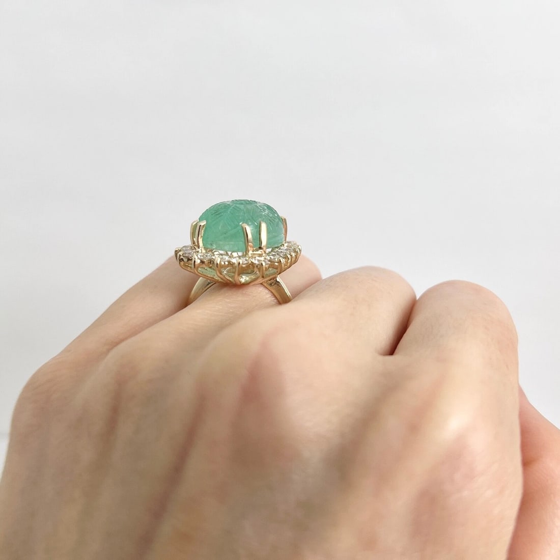 Vintage Carved Green Emerald Diamond Halo Cocktail Ring 14K Yellow Gold 8.47 Gr - 5