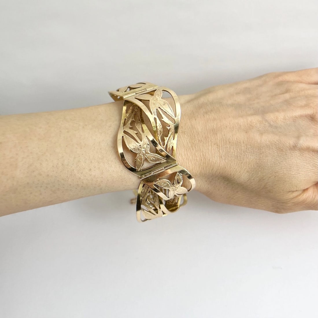 Vintage 1950's Wide Flower Curved Link Bracelet 14K Yellow Gold, 54.55 Grams - 4