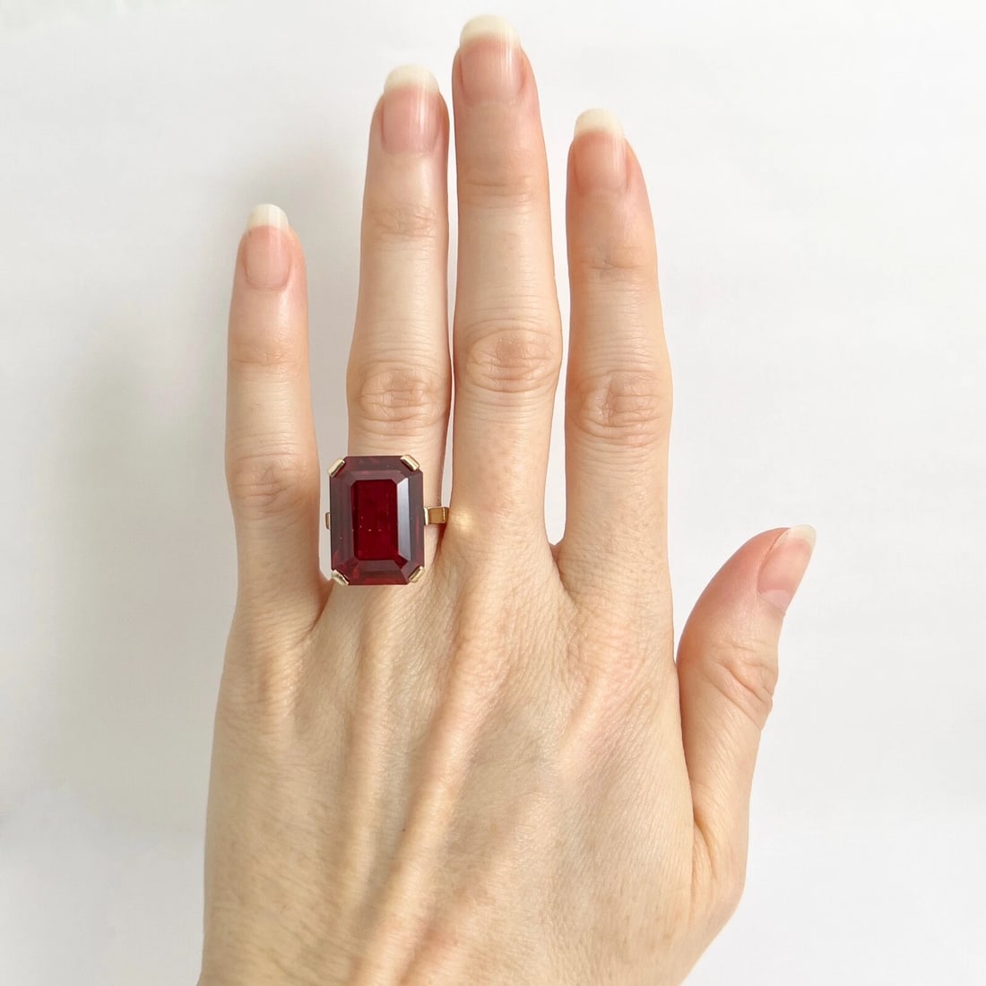 Vintage 1960's Red Gemstone Cocktail Ring 12K Yellow Gold, 9.31 Gr - 2