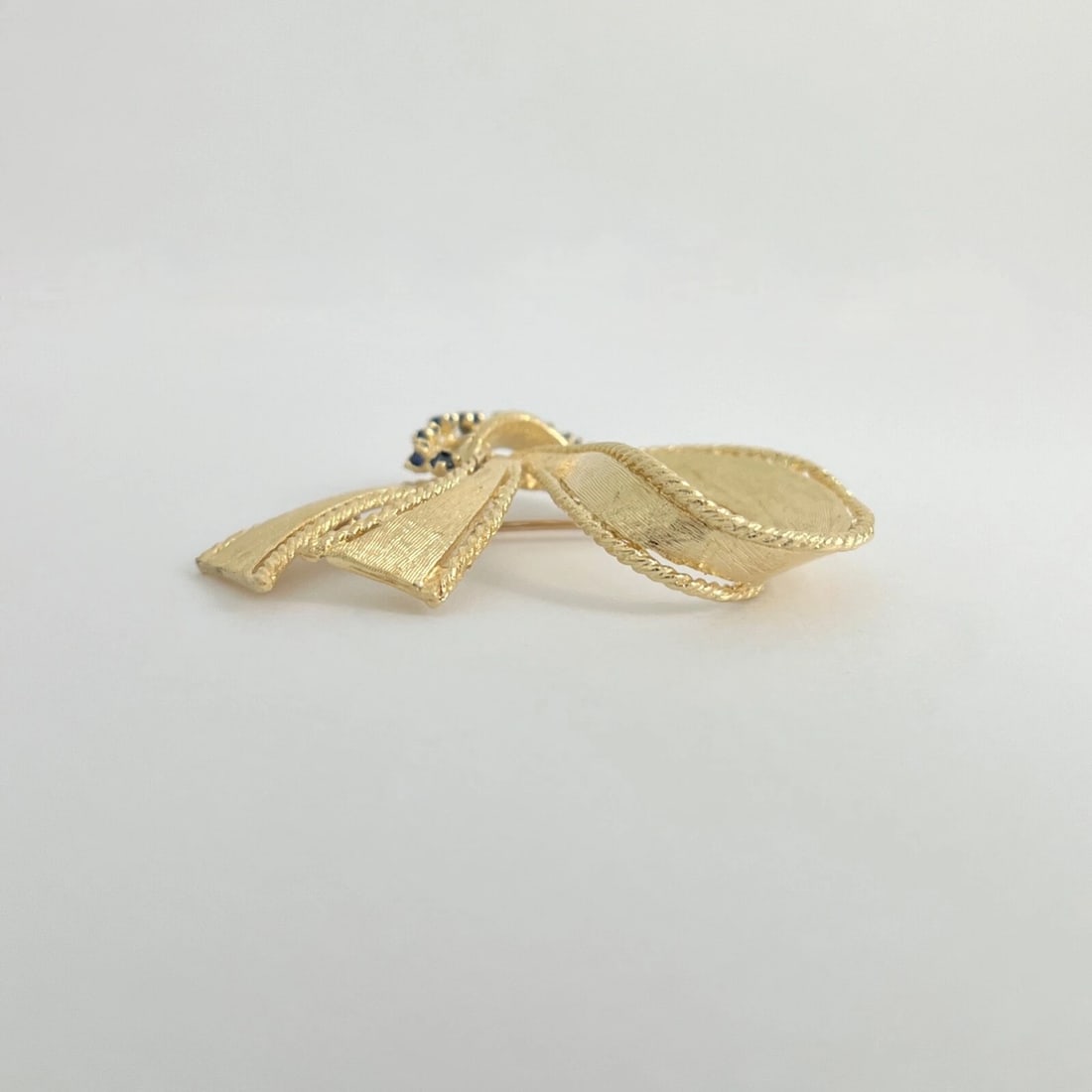 Vintage 1940's 1950's Sapphire Ribbon Bow Brooch 14K Yellow Gold, 10.54 Grams - 6