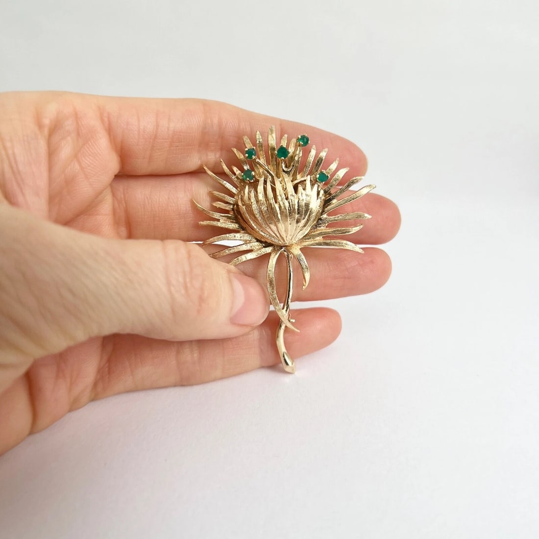 Vintage 1960's Emerald Flower Brooch Pin 12K Yellow Gold, 12.92 Gr - 3